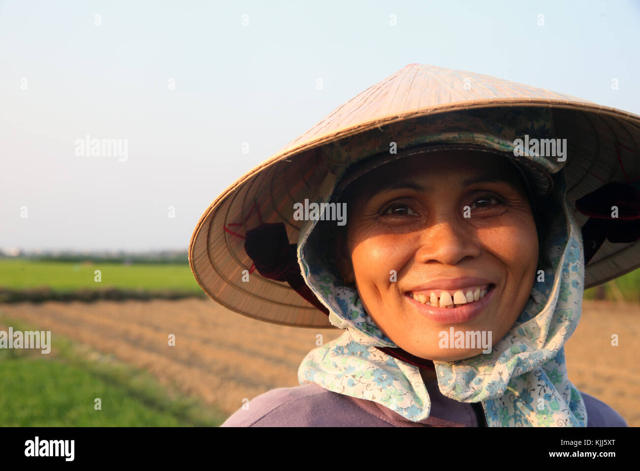Vietnamienne portant Chapeau conique traditionnel. Hoi An. Le Vietnam. Banque D'Images