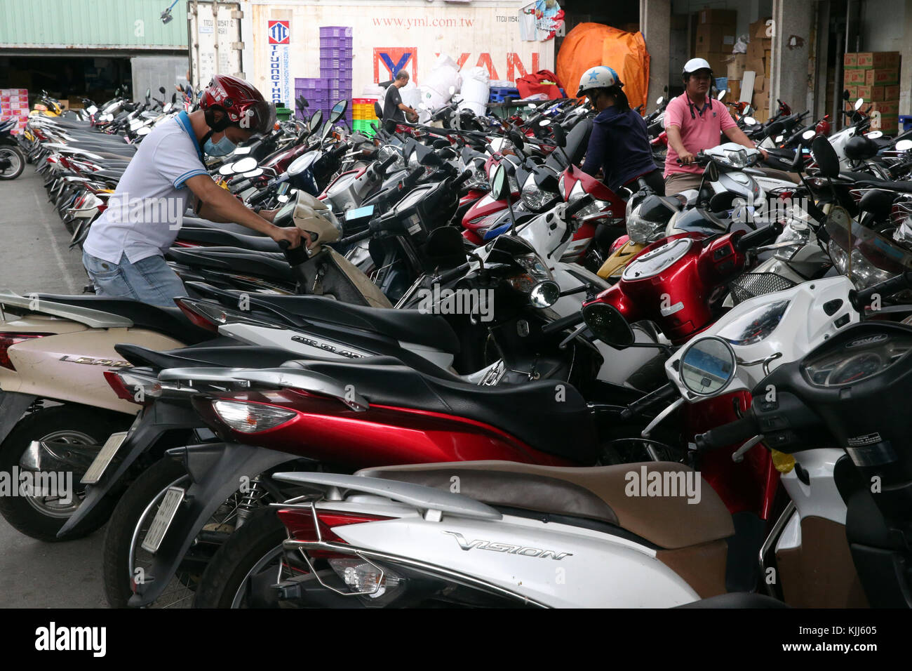 Les scooters et motos dans un parking à Ho Chi Minh ville. Ho Chi Minh Ville. Le Vietnam. Banque D'Images