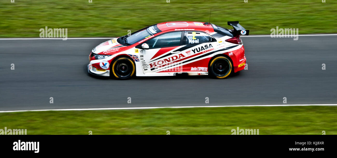 Les Honda Civic de Honda Racing, la concurrence dans le championnat britannique des voitures de tourisme au circuit de course de knockhill. Banque D'Images