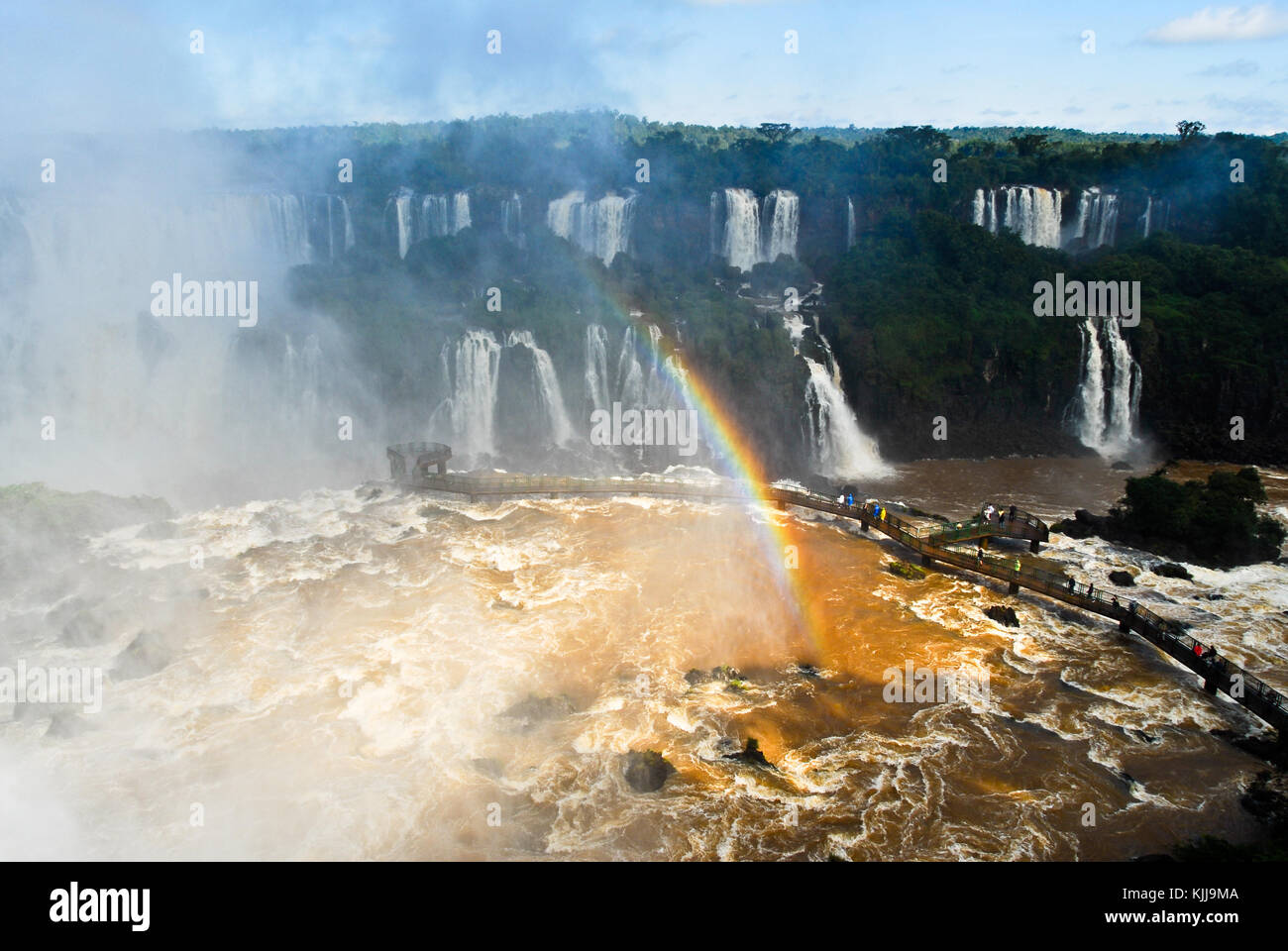 Iguassu Falls, la plus grande série de cascades du monde, situé à la frontière brésilienne et argentine, vue du côté brésilien. Banque D'Images