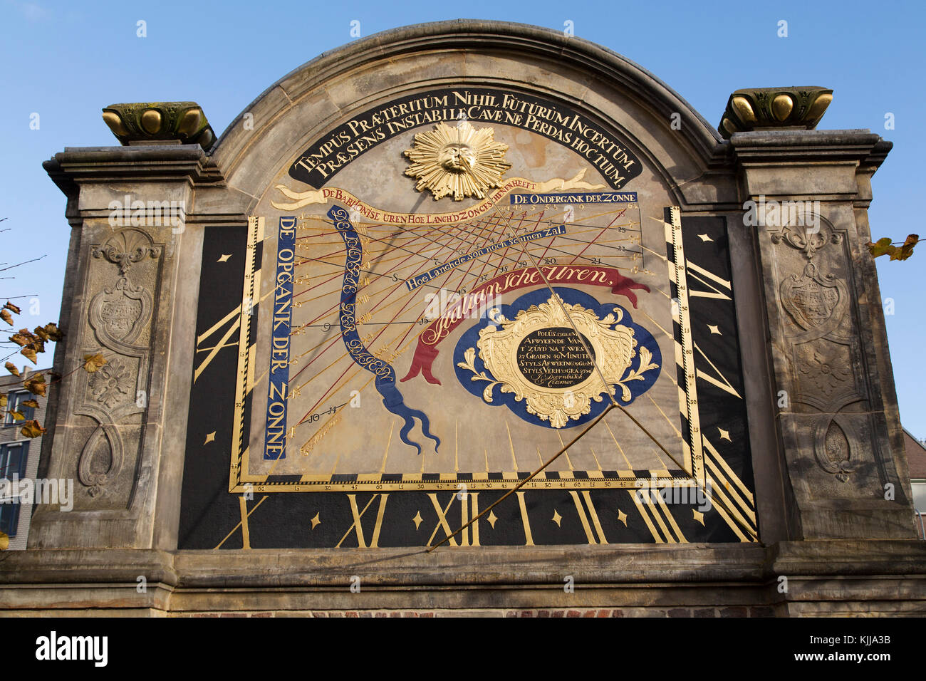 Sund composer dans le jardin de l'hôtel Prinsenhof à Groningue, aux Pays-Bas. L'hôtel a été longtemps utilisé comme un palais par le gouverneur régional. Banque D'Images