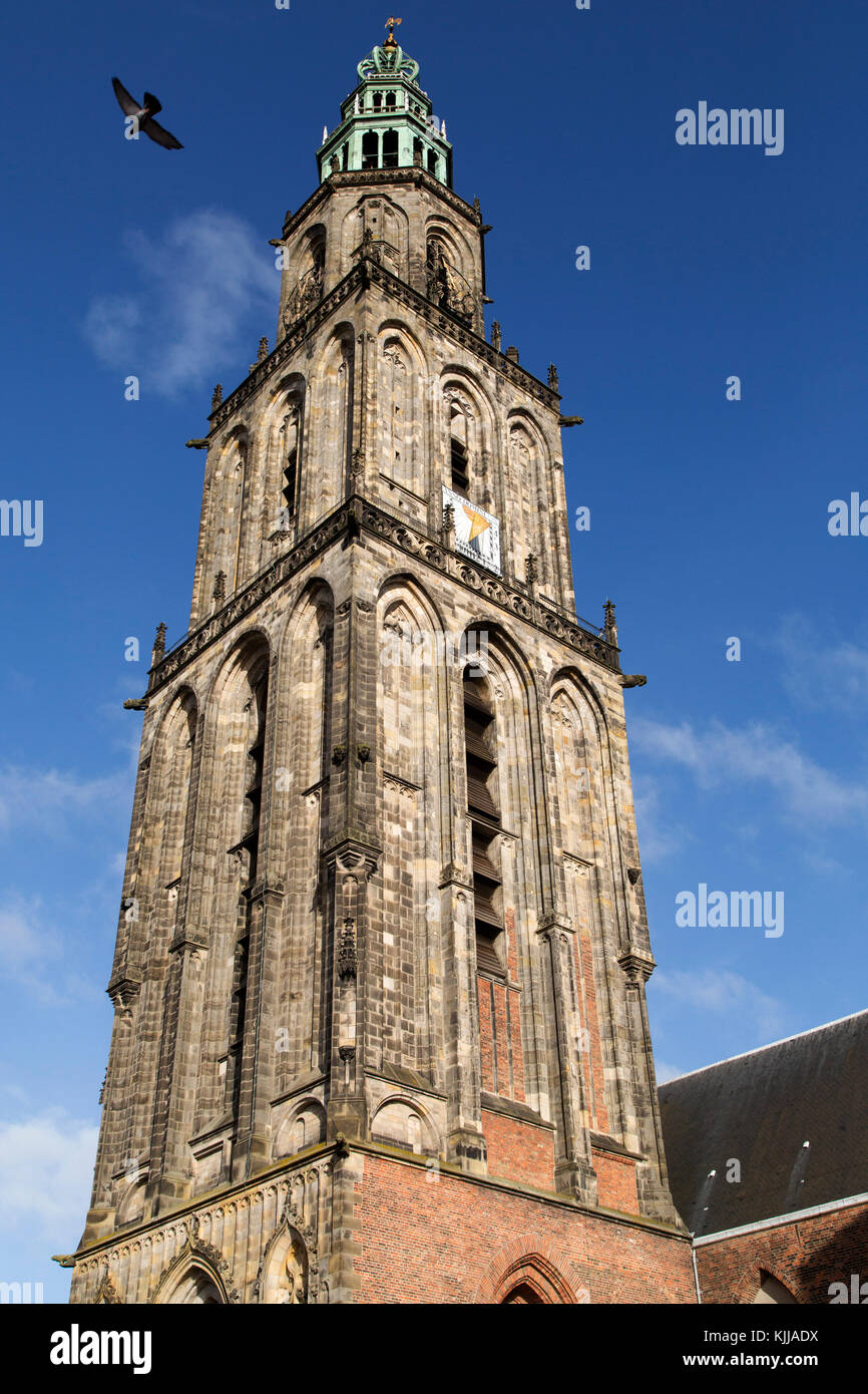 La tour martini à l'église St Martin, à Groningen, Pays-Bas. l'église, avec un clocher de 97 mètres de hauteur, est dédiée à St Martin de Tours. Banque D'Images