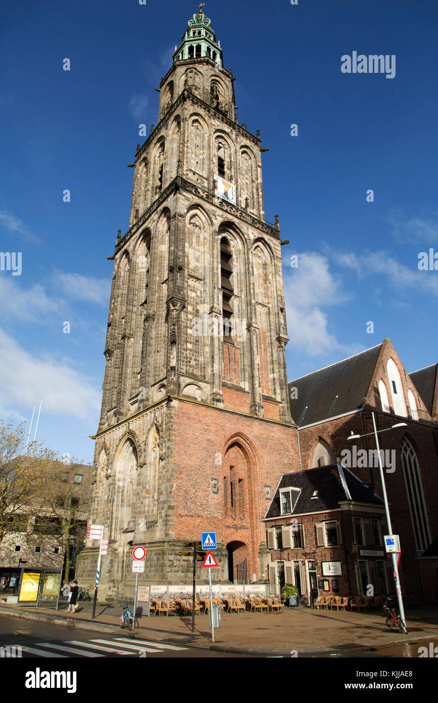 La tour martini à l'église St Martin, à Groningen, Pays-Bas. l'église, avec un clocher de 97 mètres de hauteur, est dédiée à St Martin de Tours. Banque D'Images