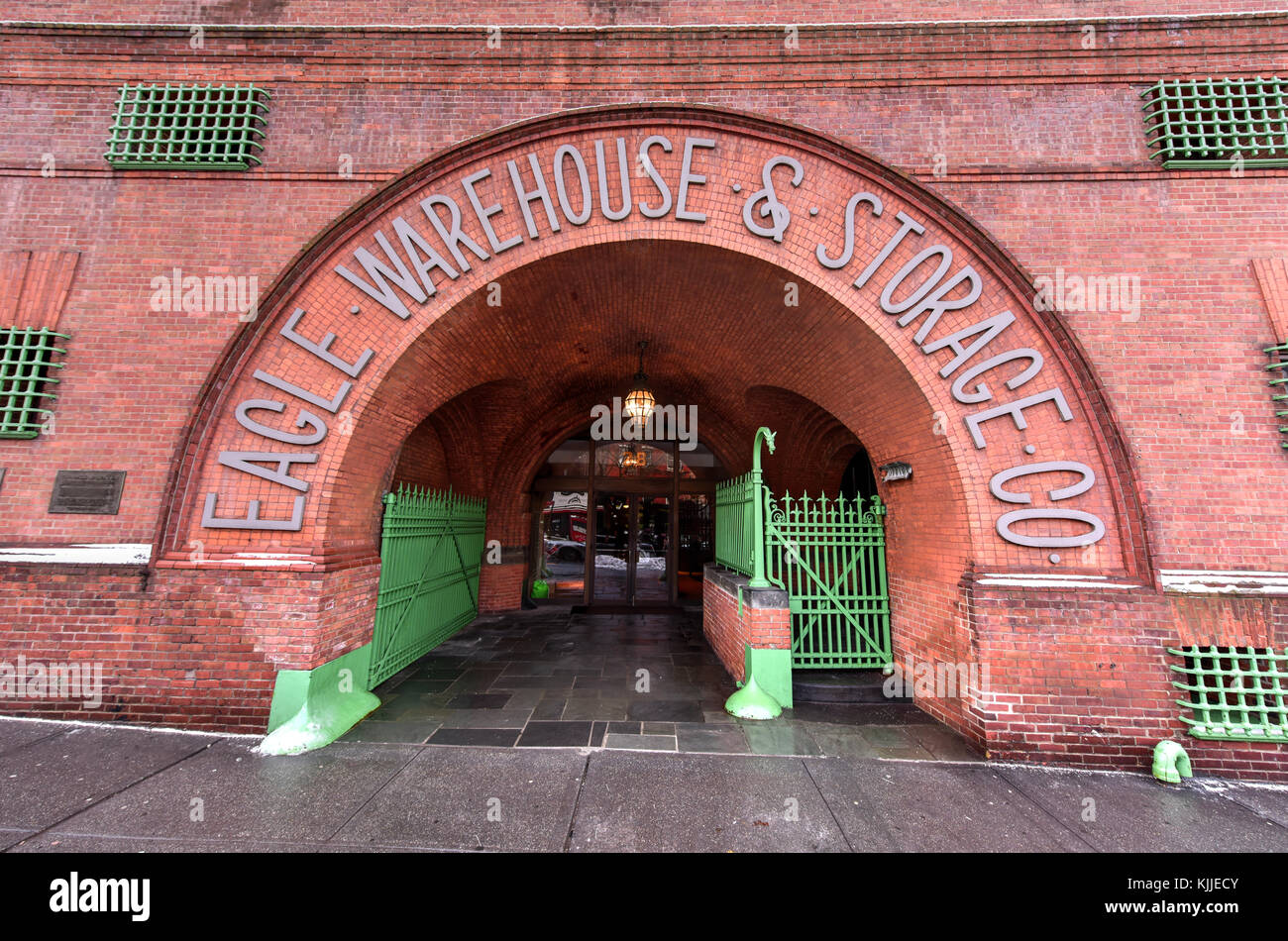 Brooklyn, New York - 22 février 2015 : eagle entrepôt & storage company, un bâtiment industriel, qui a été converti en appartements. Banque D'Images
