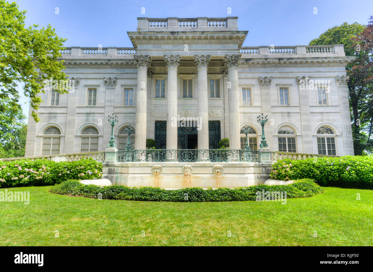 Newport, Rhode Island - 4 août 2013 : la maison de marbre à Newport, Rhode Island. c'est un âge d'or de l'hôtel particulier et son temple-portique avant est comme tha Banque D'Images