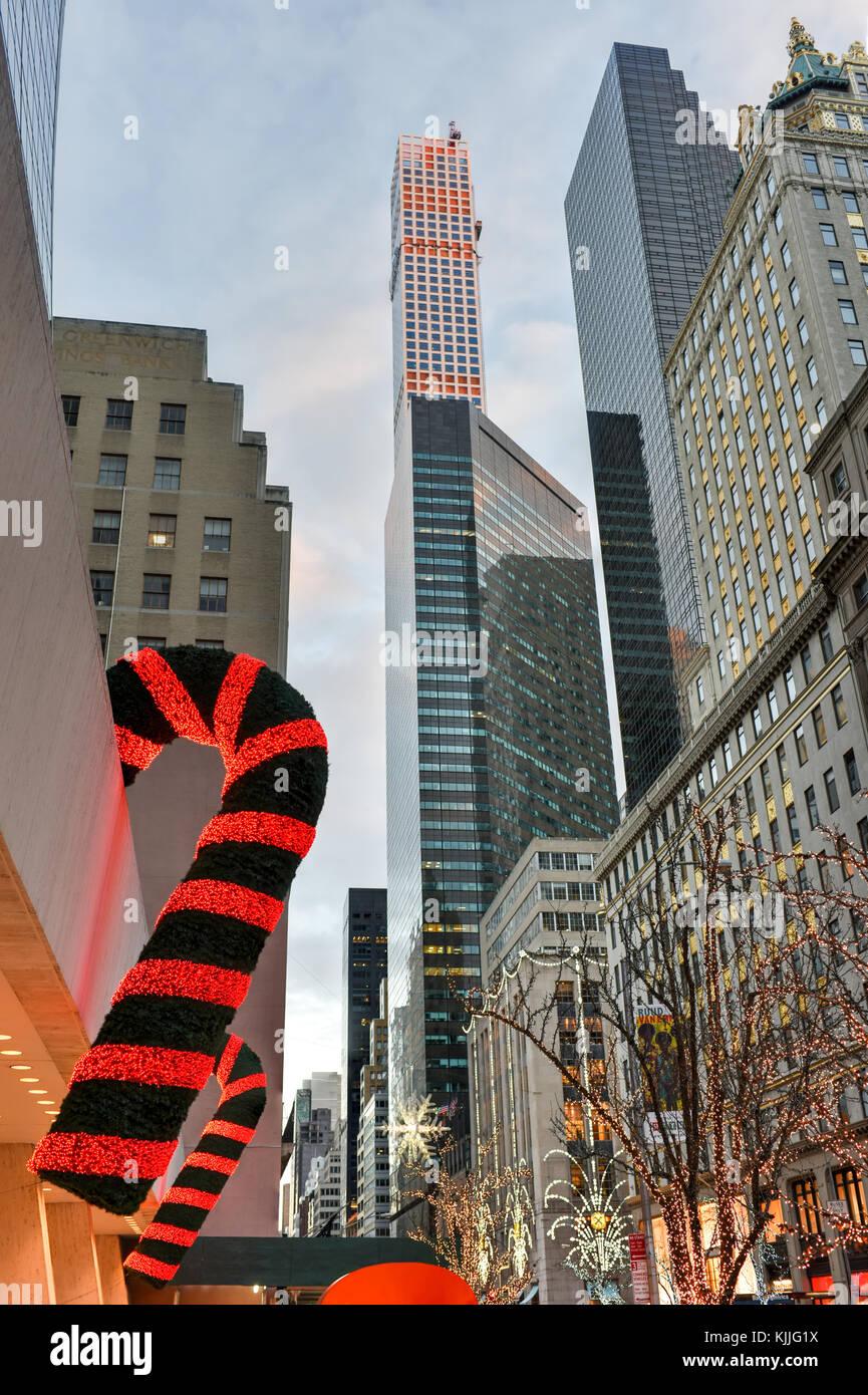 New York, New York - 25 décembre 2014 : bâtiment résidentiel de Solow à Manhattan Décorées pour Noël. Banque D'Images