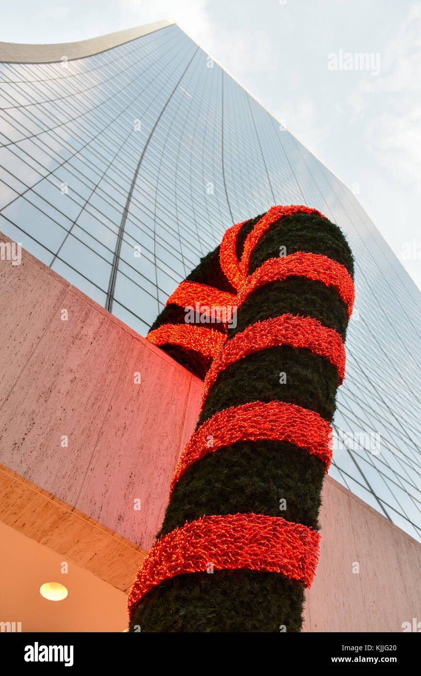 New York, New York - 25 décembre 2014 : bâtiment résidentiel de Solow à Manhattan Décorées pour Noël. Banque D'Images