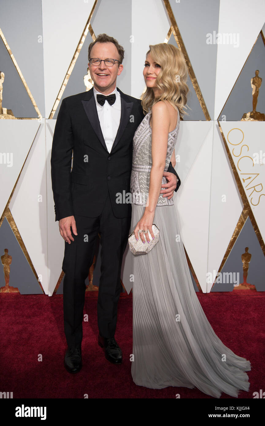 Hollywood, CA - le 28 février : tom mccarthy et femme Wendy merry mccarthy assiste à la 88e soirée des Oscars à Hollywood & Highland Center le 28 février 2016 à Hollywood, Californie. Personnes : tom mccarthy et femme Wendy merry mccarthy Banque D'Images