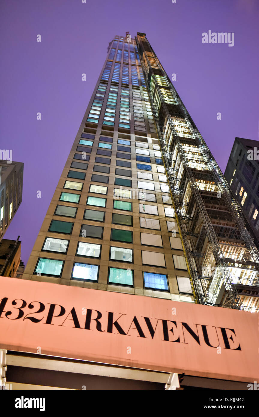 New York, New York - le 4 janvier 2015 : 432 Park Avenue, New York en construction. L'un des plus hauts bâtiments d'habitation dans le monde. Banque D'Images