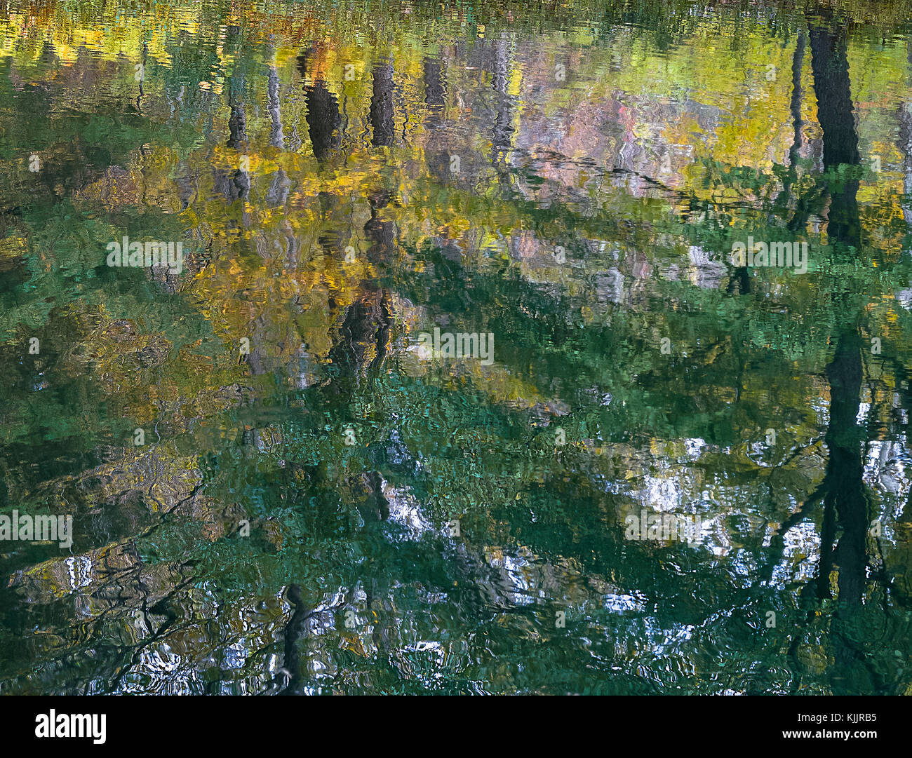 Réflexions sur un lac CONNECTICUT Banque D'Images