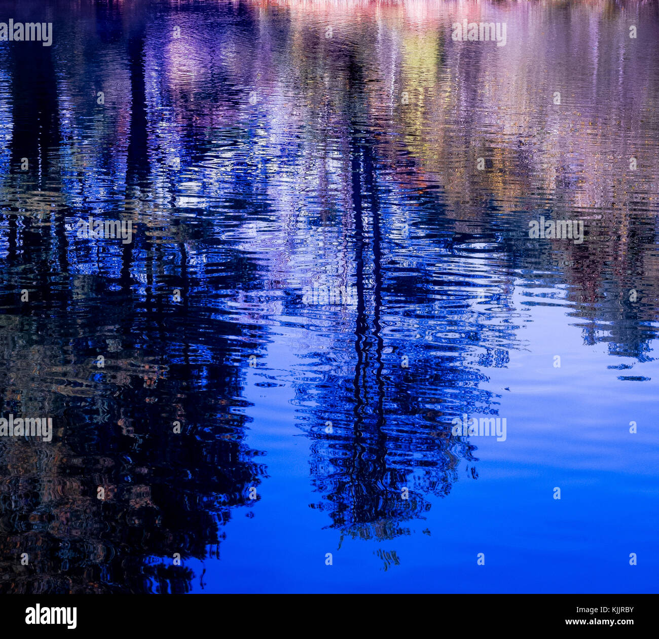 Réflexions sur un lac CONNECTICUT Banque D'Images