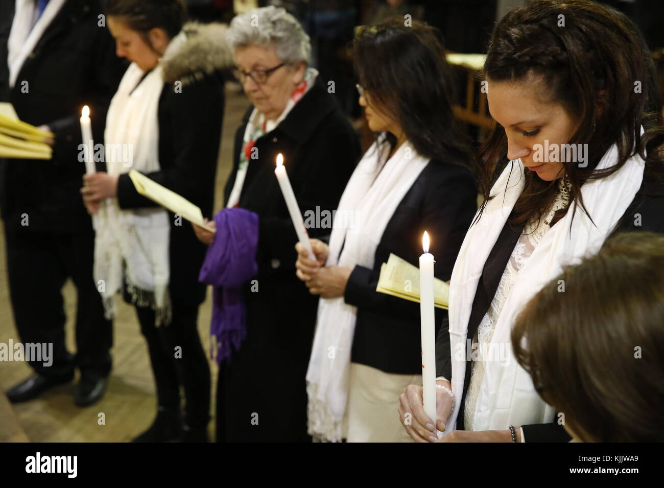 EaEaster vigil à Notre Dame du travail, église catholique de Paris. Les baptêmes. La France. Banque D'Images