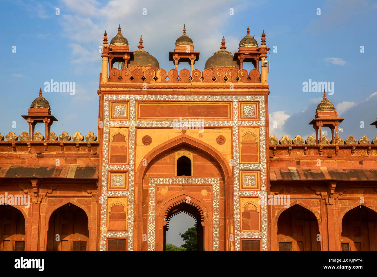 Fatehpur Sikri, fondée en 1569 par l'empereur moghol Akbar, fut la capitale de l'Empire moghol de 1571 à 1585. Shahi Darwaza Gate Jama, M Banque D'Images