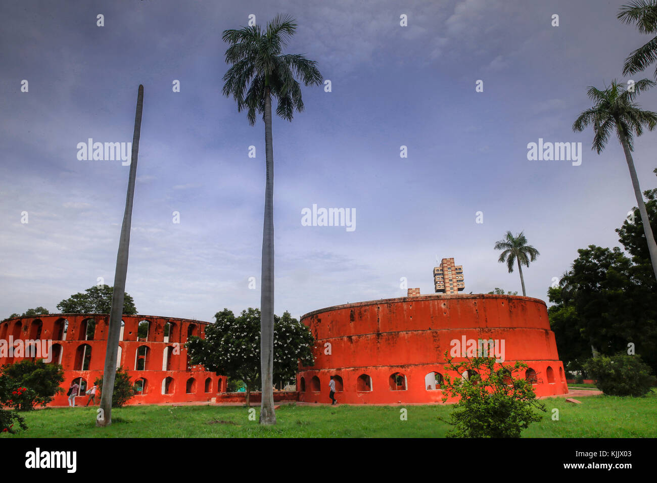 Situé à Delhi, Jantar Mantar se compose de 13 instruments d'astronomie d'architecture. Le site est l'un des cinq construit par le Maharaja Jai Singh II de Jaipur. Banque D'Images