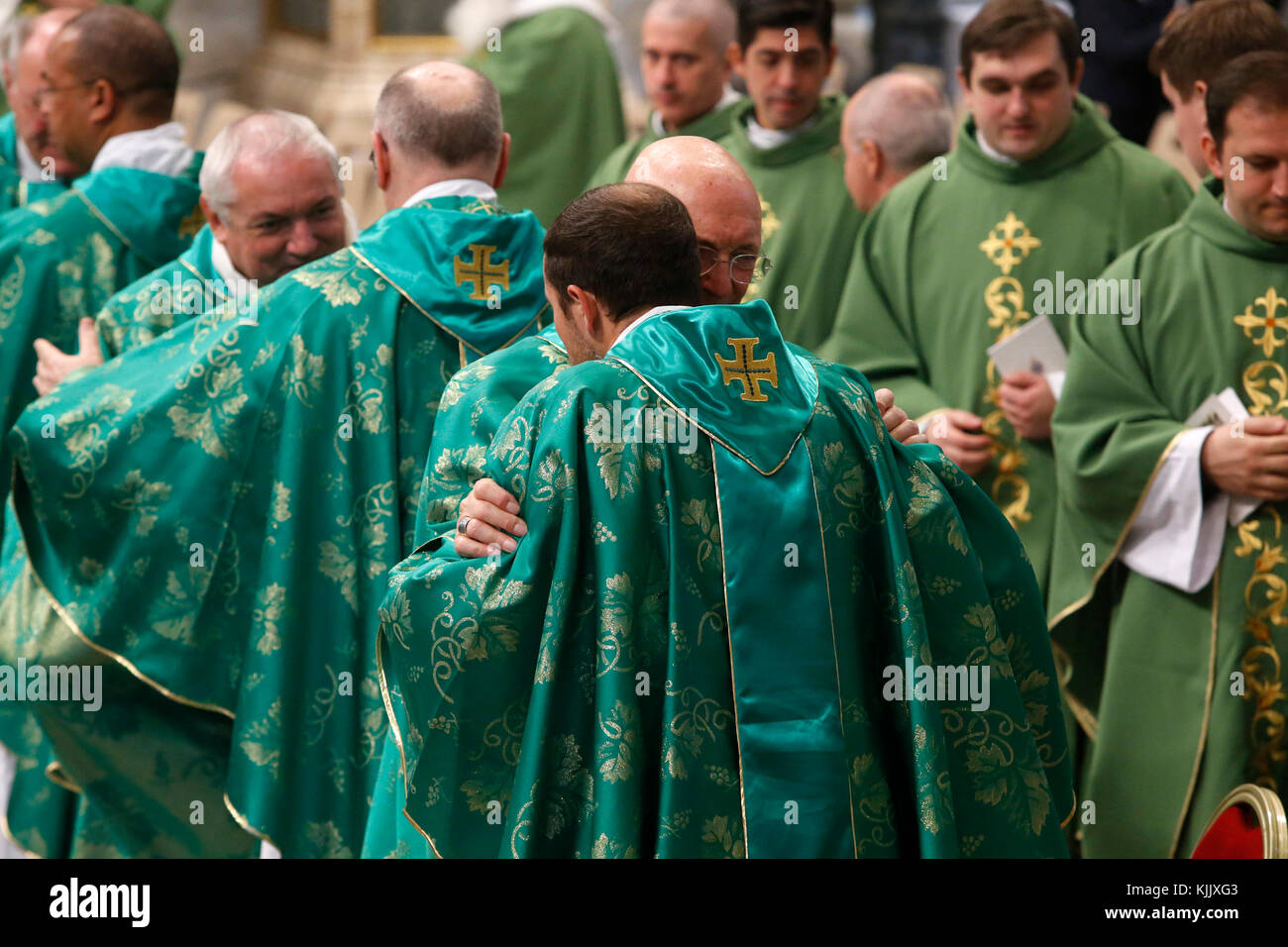 Messe dans la basilique Saint Pierre, Rome. Les évêques. L'Italie. Banque D'Images