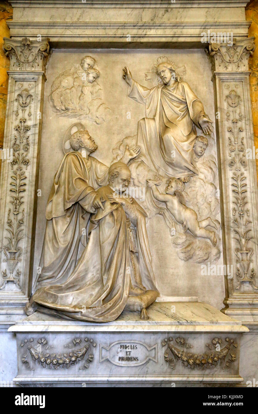Soulagement dans la basilique St Pierre de Rome, Italie. Banque D'Images