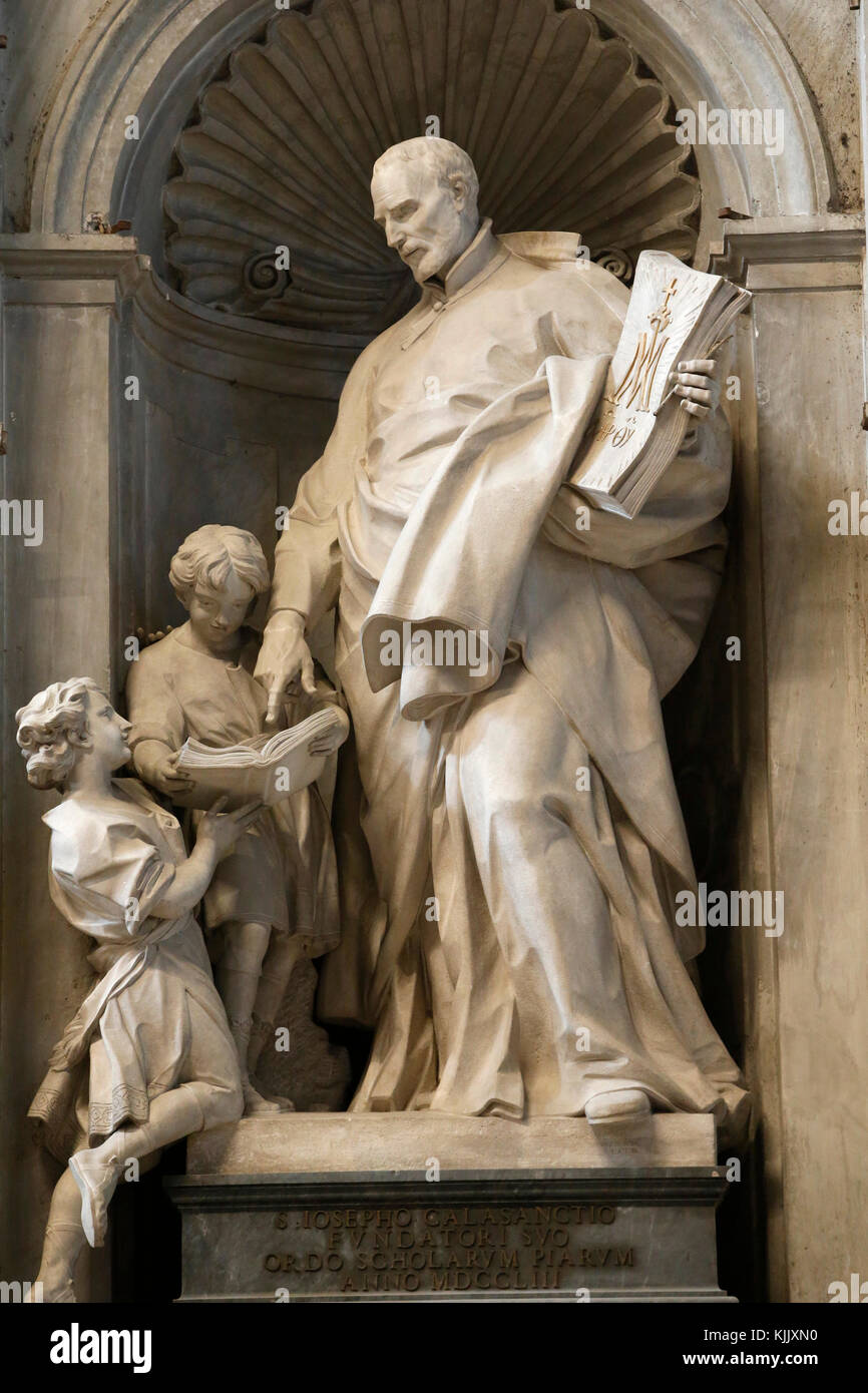 St Joseph Calasanctius statue dans la Basilique Saint Pierre. L'Italie. Banque D'Images