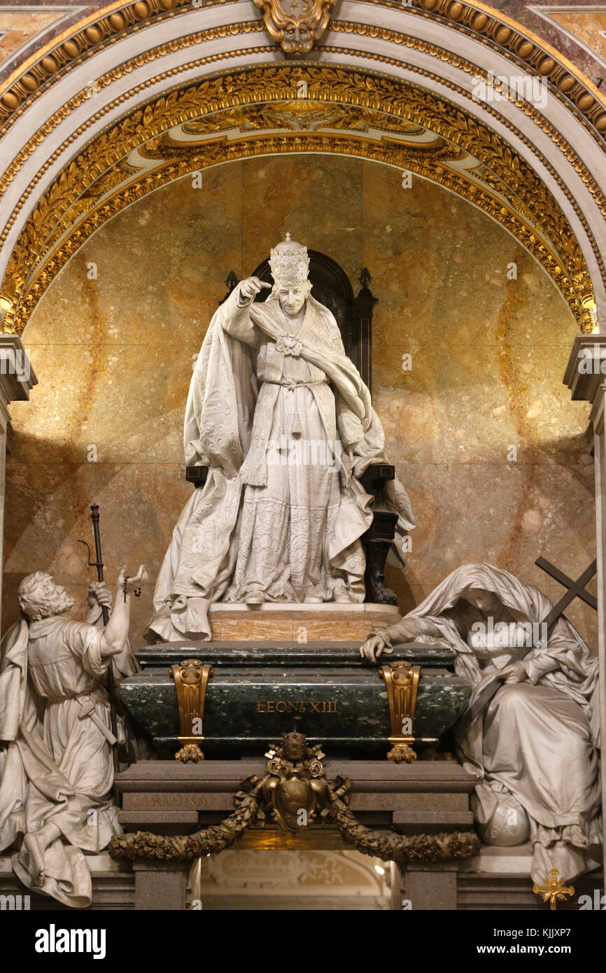 Le pape Léon XIII monument à St Jean de Latran, l'église de Rome. L'Italie. Banque D'Images