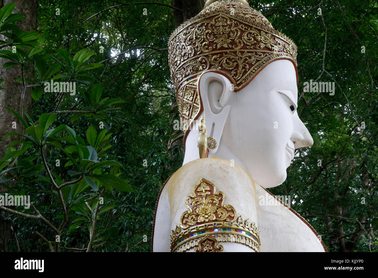 Statue du Grand Bouddha de Wat Phra That Doi Suthep, Chiang Mai. La Thaïlande. Banque D'Images