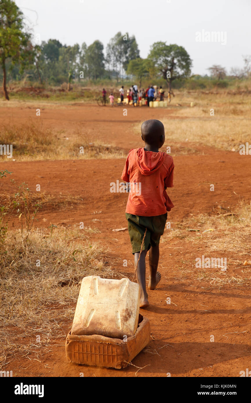 Tirez un jouet enfant ougandais. L'Ouganda Banque D'Images