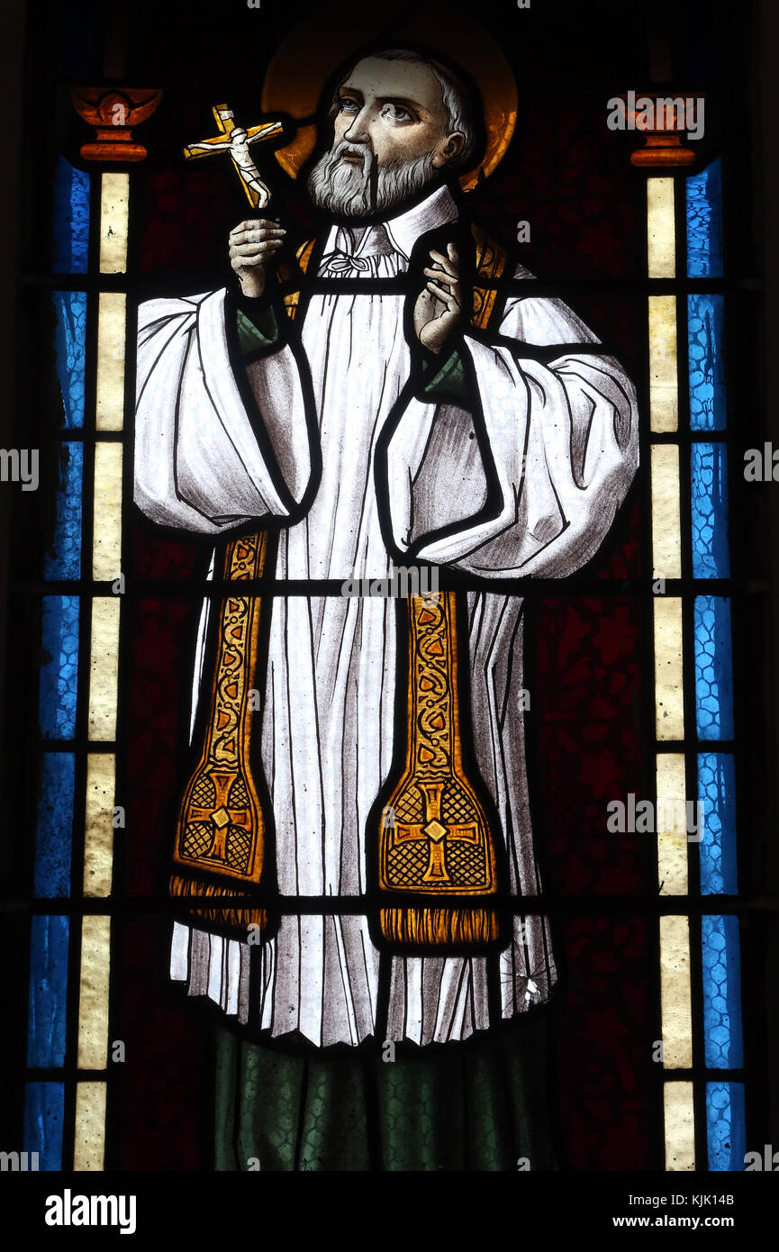 Cathédrale catholique de Danang. Vitrail. Saint François-Xavier : un missionnaire catholique en Asie. Danang. Le Vietnam. Banque D'Images Cathédrale catholique de Danang. Vitrail. Saint François-Xavier : un missionnaire catholique en Asie. Danang. Le Vietnam. Banque D'Images