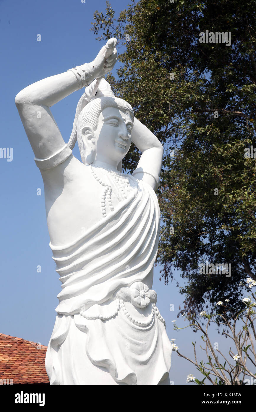 Chua Thien Lam Rendez pagode bouddhiste. La grande Tonsure : le Bouddha coupe ses cheveux avec son épée. Statue. Thay Ninh. Le Vietnam. Banque D'Images