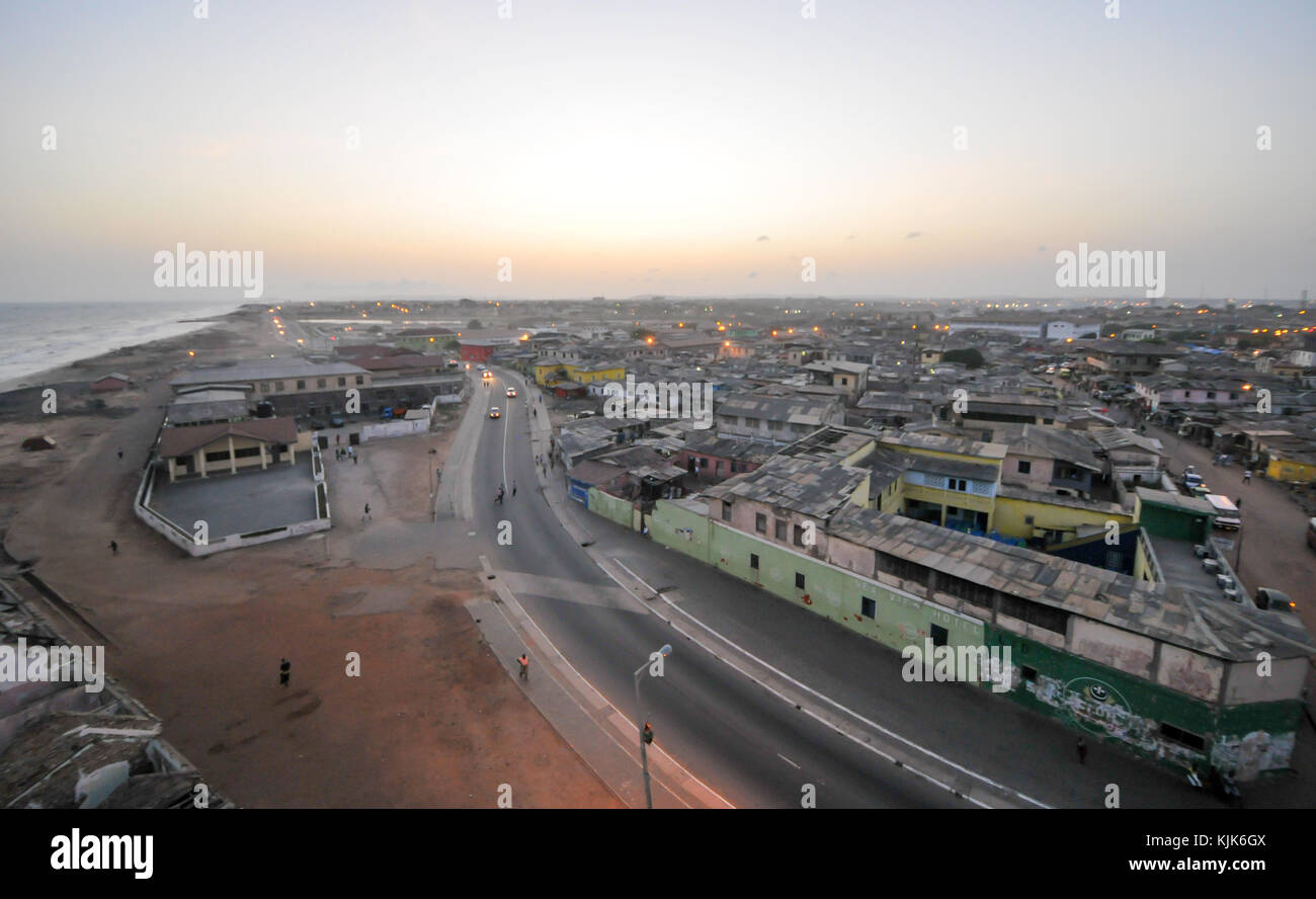 Accra, Ghana - 29 avril 2012 : vue panoramique de Accra, Ghana le soir de la Jamestown phare. Banque D'Images