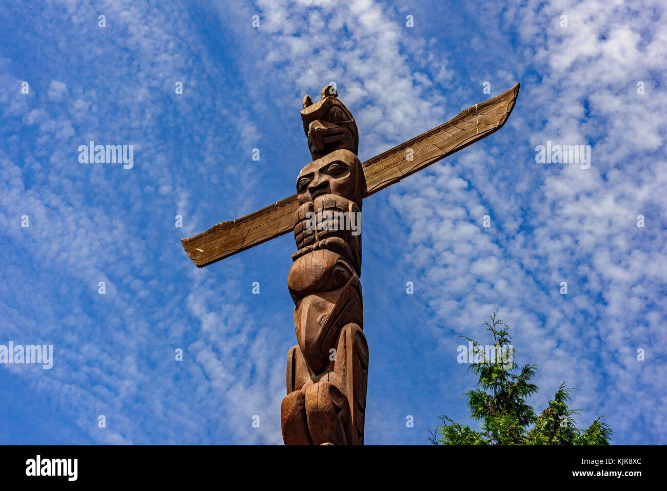 Totem à Stanley Park, Vancouver, b.c., Canada. photo prise au cours de l'été 2017 alors qu'il déambulait dans le parc Stanley. Banque D'Images