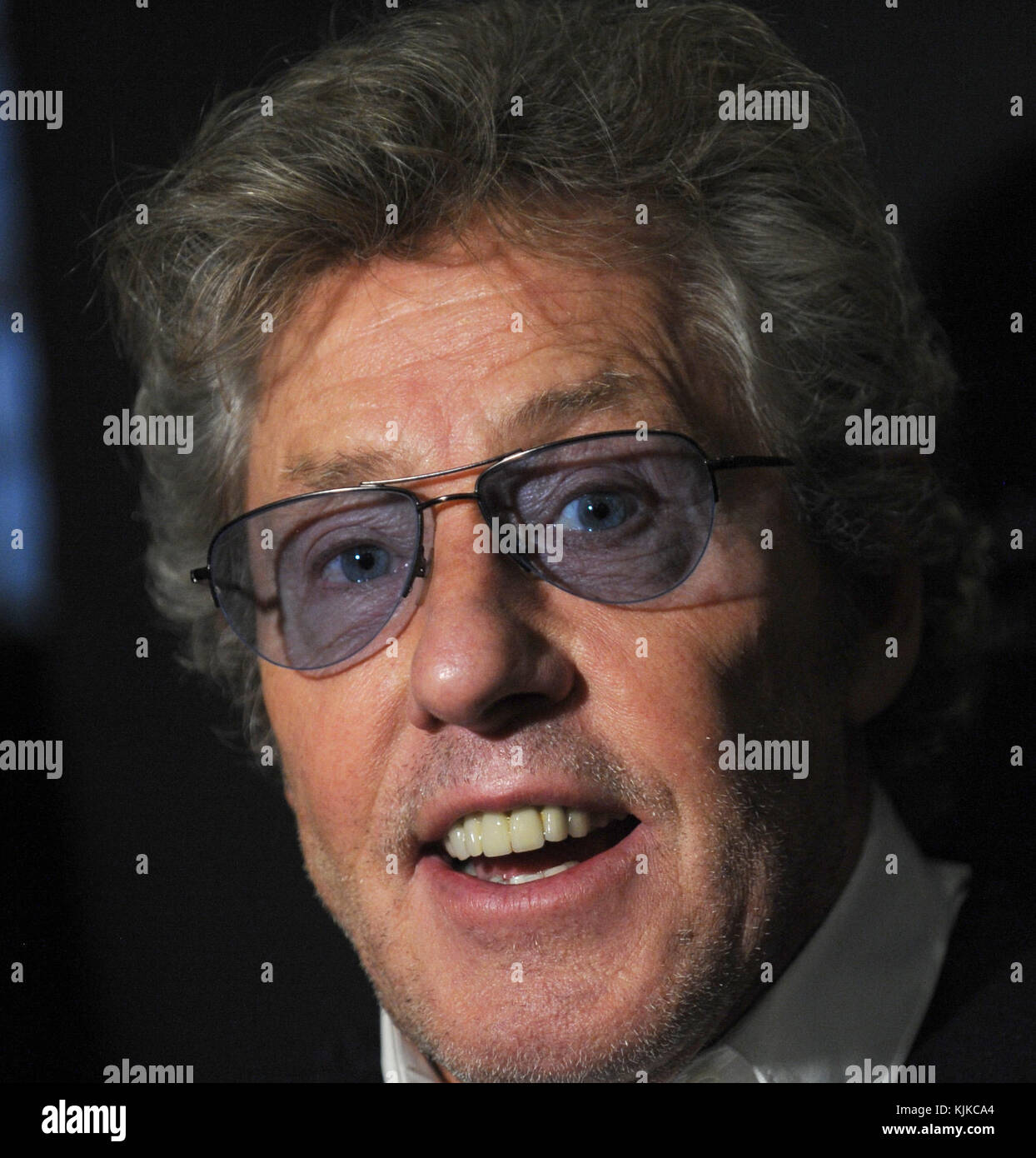 NEW YORK, NY - 18 mars : Roger Daltrey (L) et Pete Townshend du qui assistent à l'ouverture de la Memorial Sloan Kettering Cancer Center de neuf adolescentes et les jeunes l'espace lounge au Memorial Sloan Kettering Cancer Center le 18 mars 2016 dans la ville de New York. People : Roger Daltrey Banque D'Images