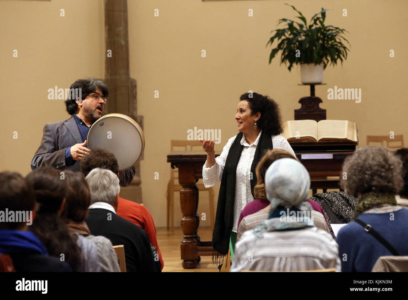 Atelier de chant soufi avec Habib Yammine et Aicha Redouane. Calvin auditif. Genève. La Suisse. Banque D'Images