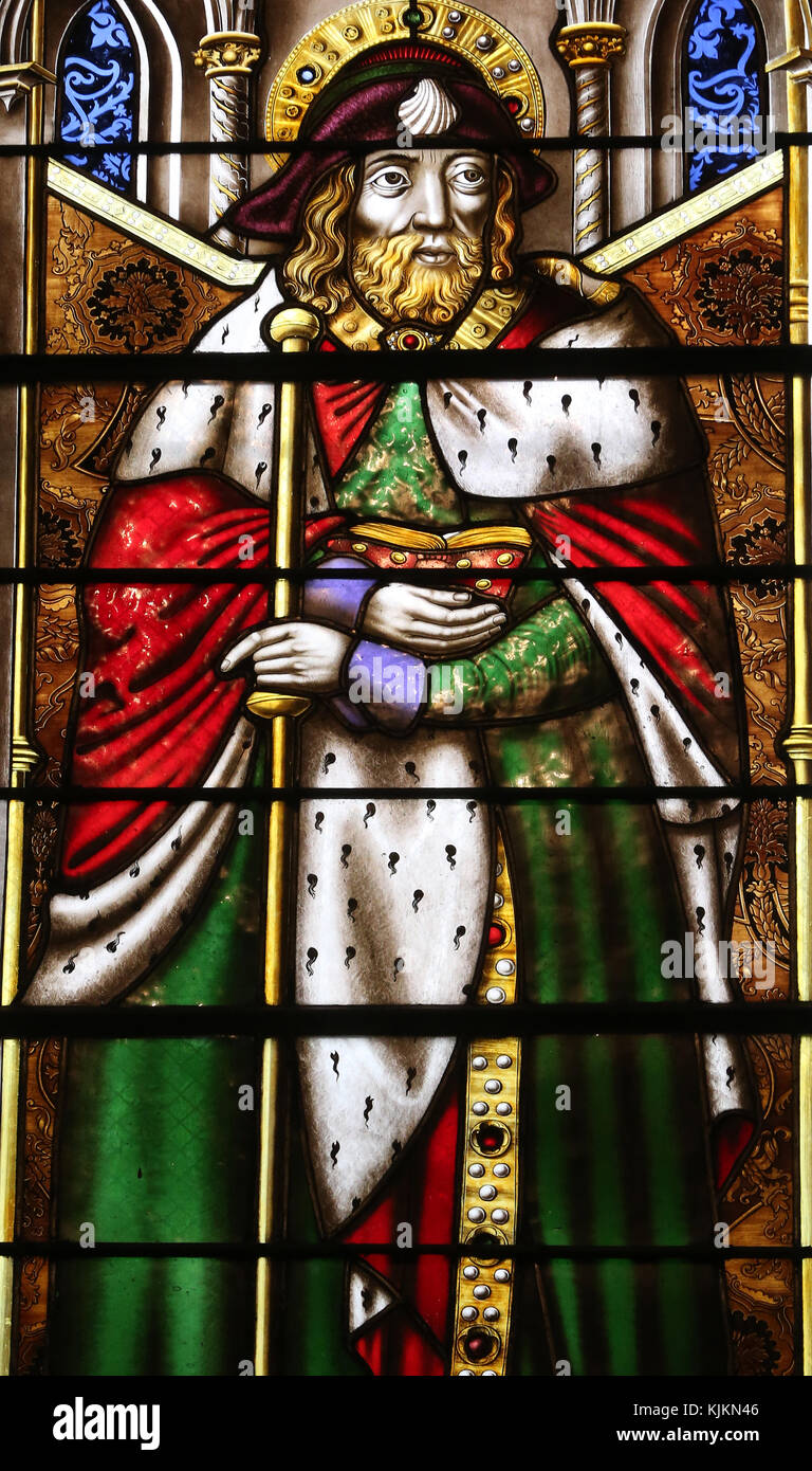 La cathédrale SaintPierre. Vitrail. L'apôtre saint Jacques le Majeur