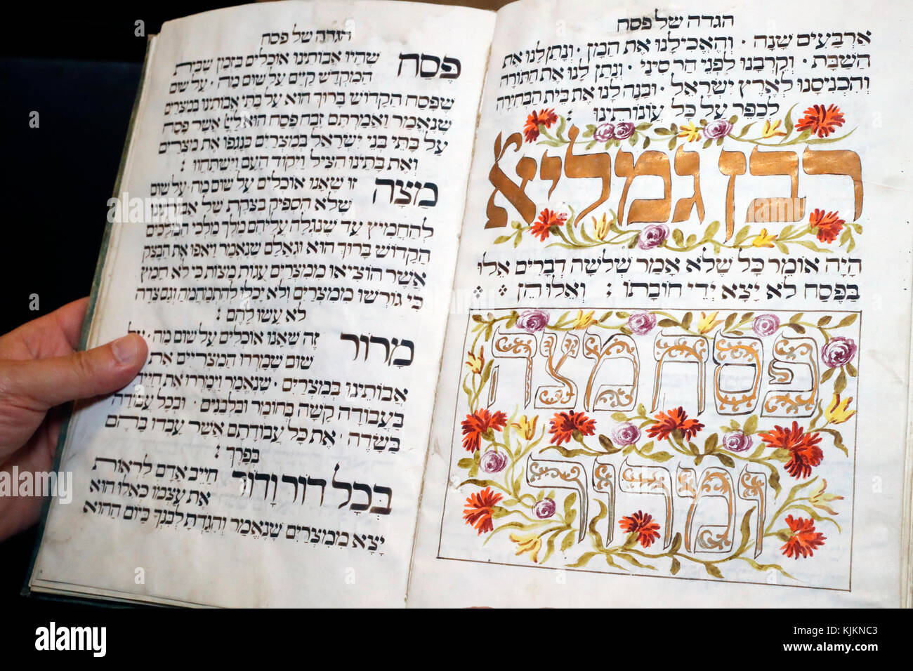 Vieille Haggadah illuminé (Presbourg 1773). Un texte juif qui établit l'ordre du Seder pascal. La Suisse. Banque D'Images