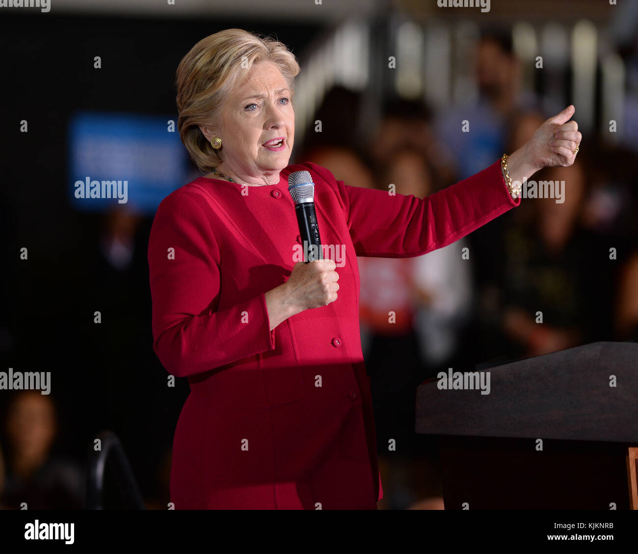 COCONUT CREEK, FL - OCTOBRE 25 : la candidate démocrate à la présidence Hillary Clinton fait campagne lors du vote précoce au Broward Collage North Campus Omni Auditorium le 25 octobre 2016 à Coconut Creek, Floride. Personnes : Hillary Clinton Banque D'Images
