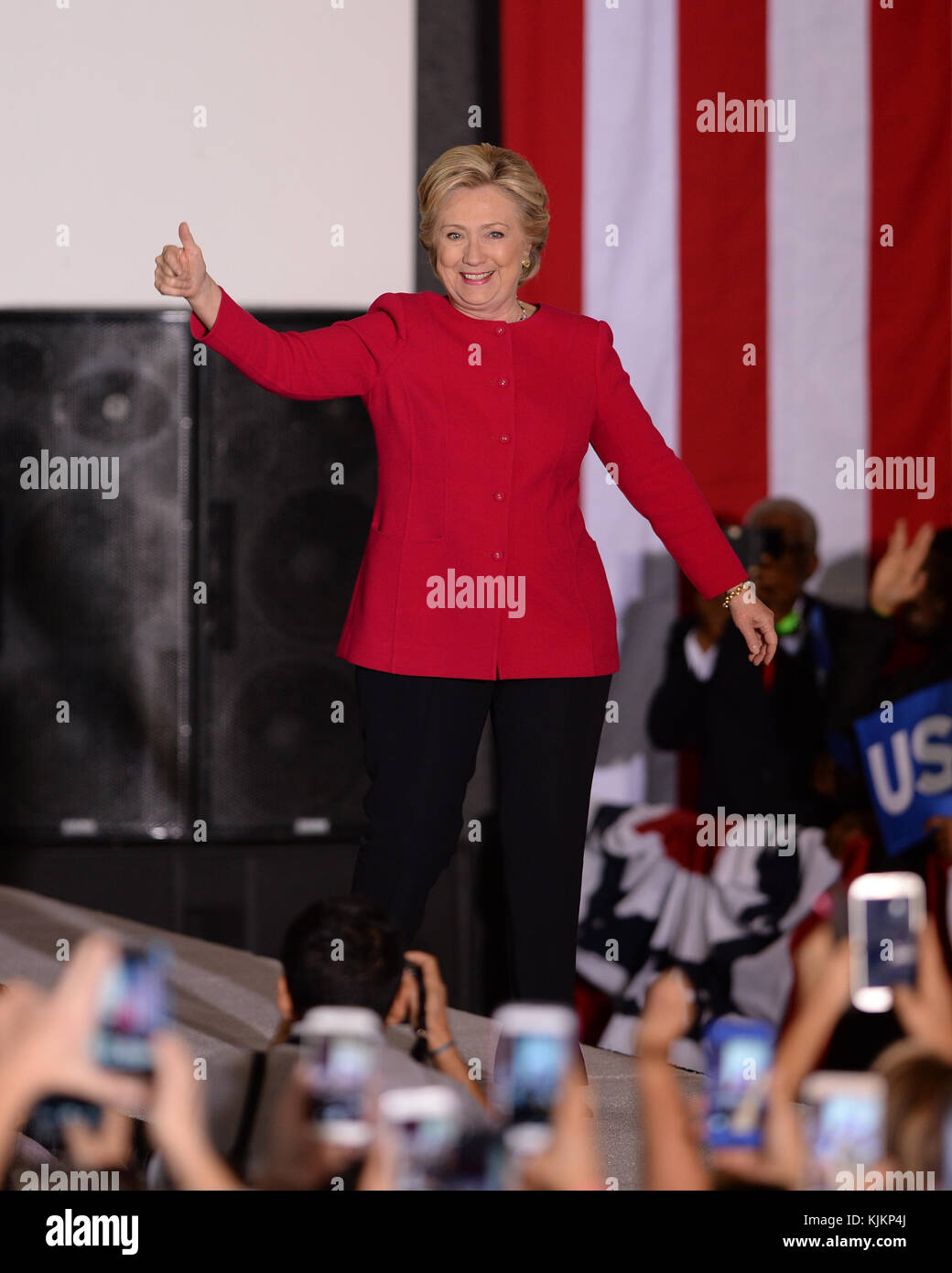 COCONUT CREEK, EN FLORIDE - 25 OCTOBRE : candidat présidentiel démocratique ancien secrétaire d'Etat américaine Hillary Clinton parle à un scrutin anticipé en rallye avec Coconut Creek le 25 octobre 2016 à Coconut Creek, en Floride. Avec deux semaines d'aller jusqu'au jour de l'élection, Hillary Clinton a fait campagne en Floride Personnes : Hillary Clinton Banque D'Images