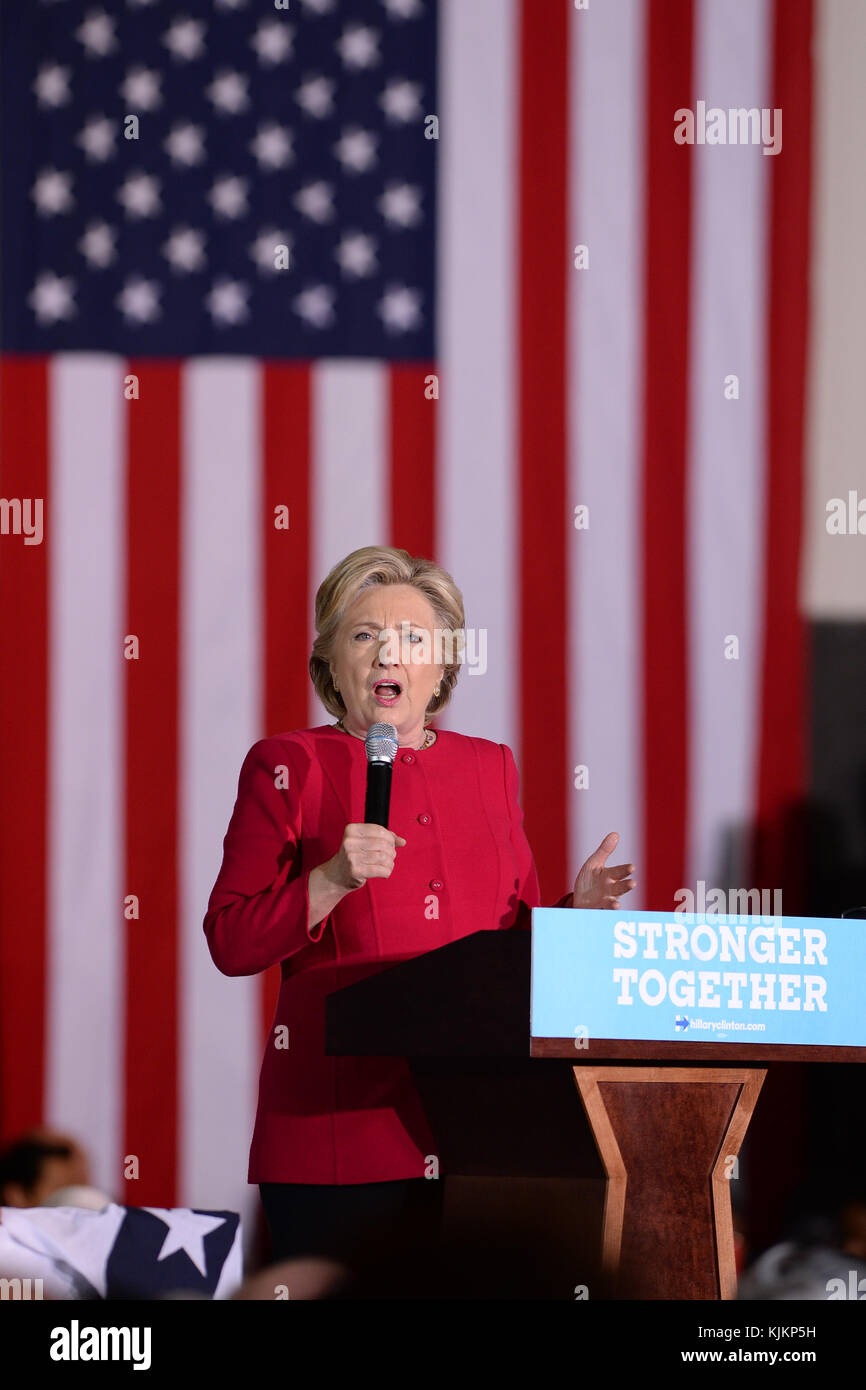 Coconut Creek, en Floride - 25 octobre : candidat présidentiel démocratique ancien secrétaire d'Etat américaine Hillary clinton parle à un scrutin anticipé en rallye avec Coconut Creek le 25 octobre 2016 à Coconut Creek, en Floride. deux semaines jusqu'au jour de l'élection, Hillary Clinton a fait campagne en Floride personnes : Hillary Clinton Banque D'Images
