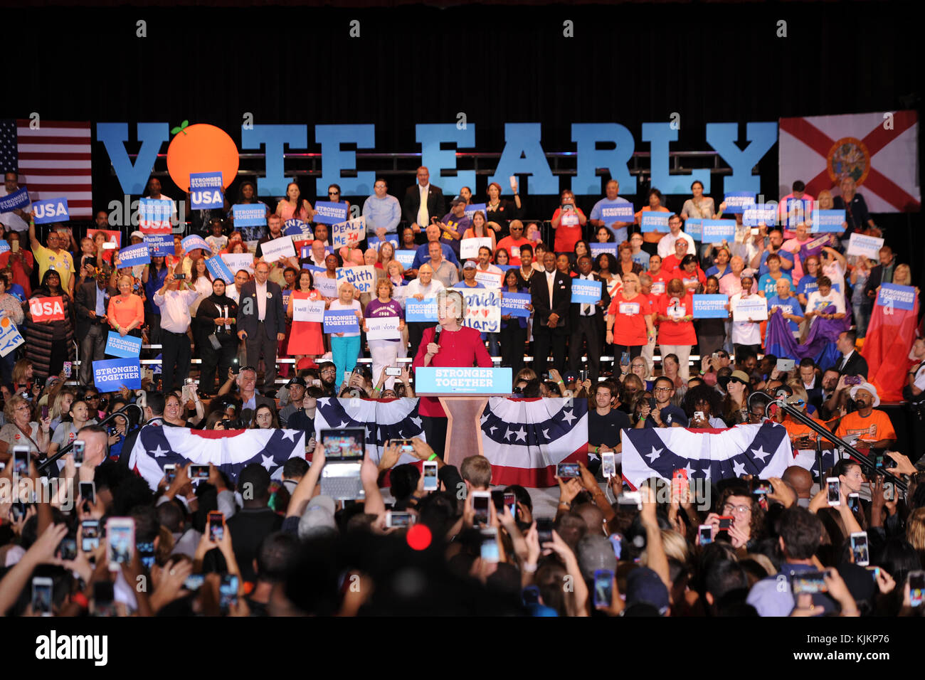 Coconut Creek, en Floride - 25 octobre : candidat présidentiel démocratique ancien secrétaire d'Etat américaine Hillary clinton parle à un scrutin anticipé en rallye avec Coconut Creek le 25 octobre 2016 à Coconut Creek, en Floride. deux semaines jusqu'au jour de l'élection, Hillary Clinton a fait campagne en Floride personnes : Hillary Clinton Banque D'Images