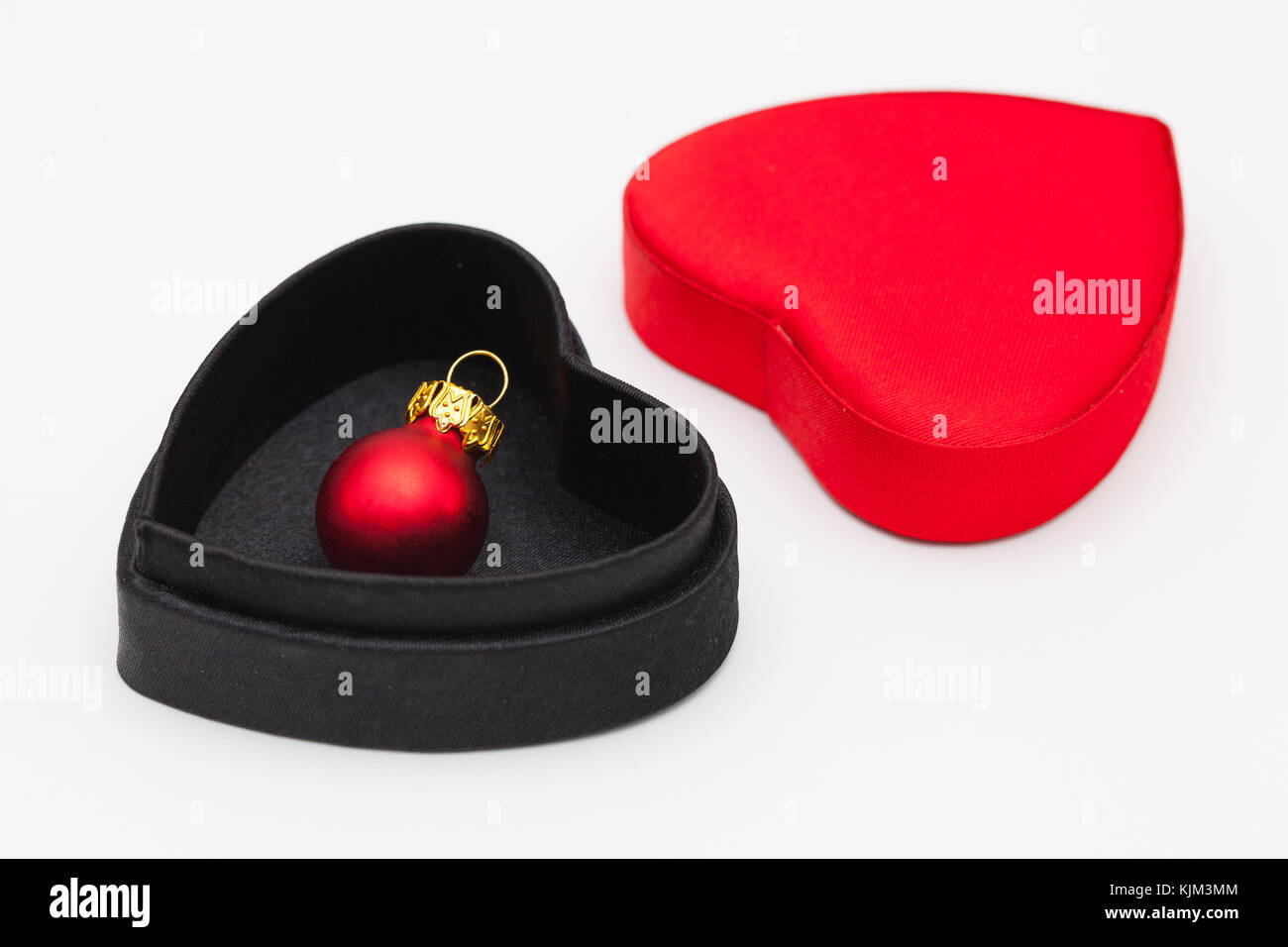 Décoration de Noël à ouvrir la boîte de velours sur le tableau blanc Banque D'Images