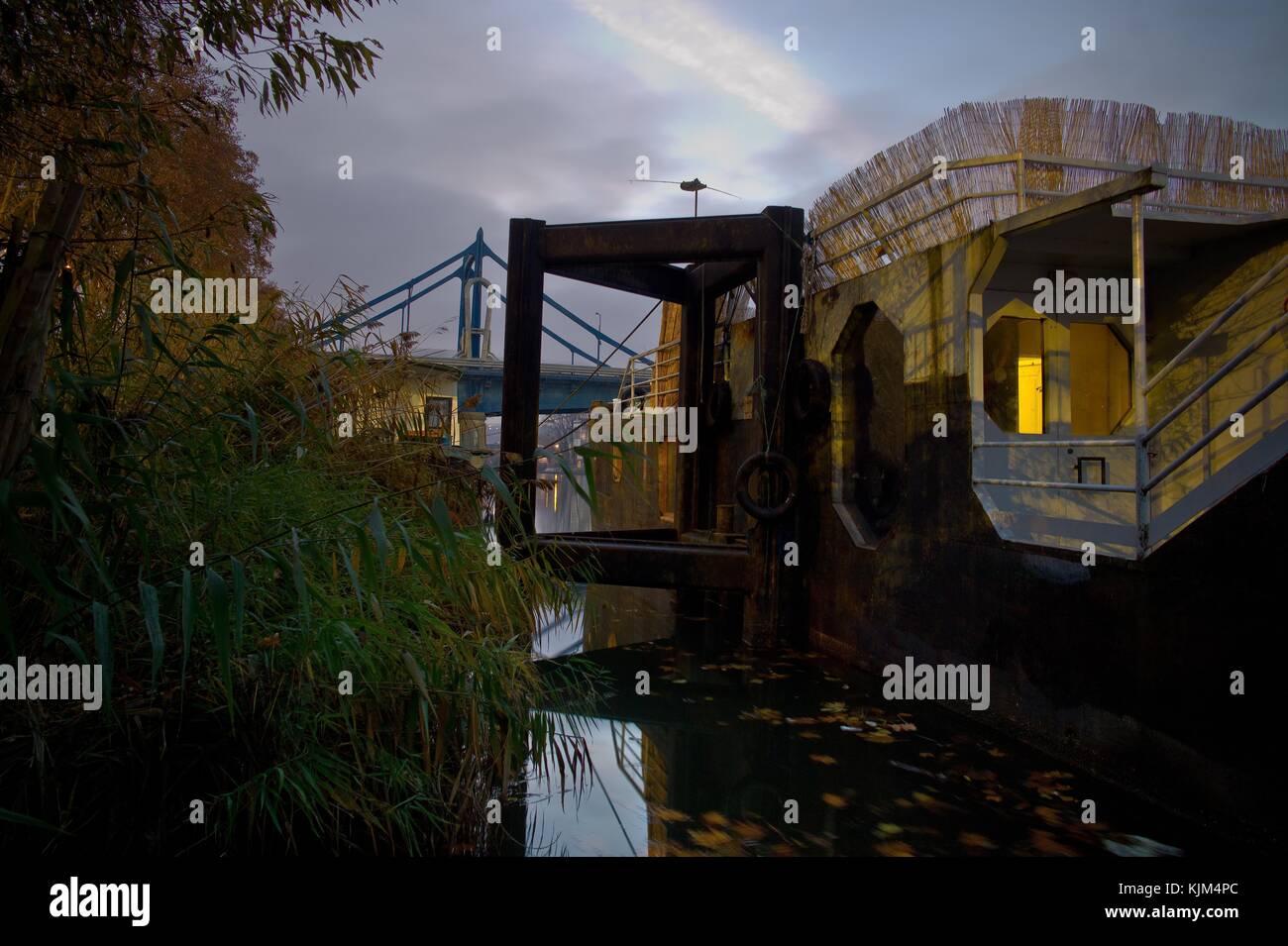 Tour Eiffel - 17/11/2011 - - Tour Eiffel - la dame de fer de Paris, la Tour Eiffel en automne - Sylvain Leser / le Pictorium Banque D'Images