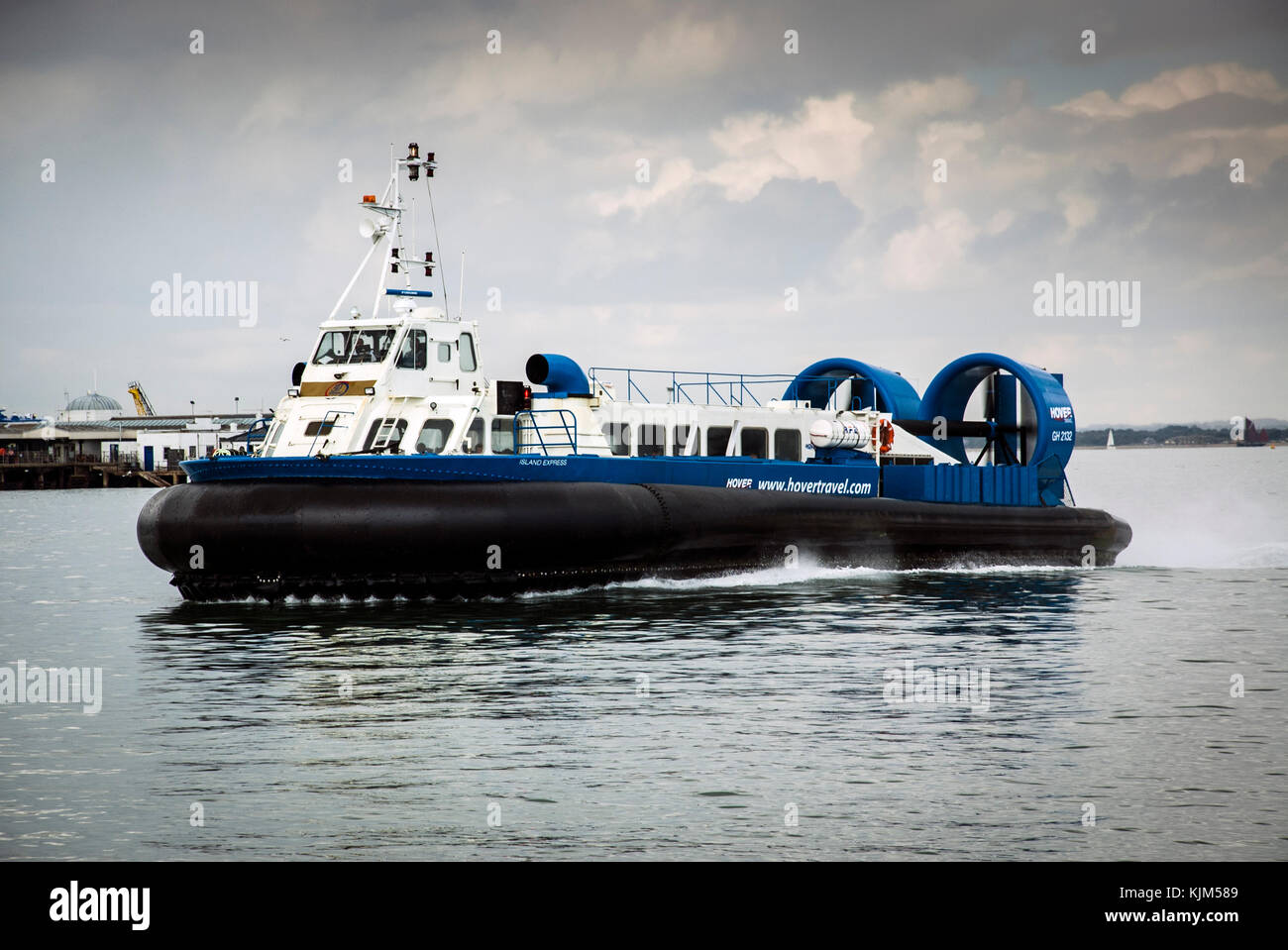 Approche d'aéroglisseur Ryde terminal sur l'île de Wight Banque D'Images