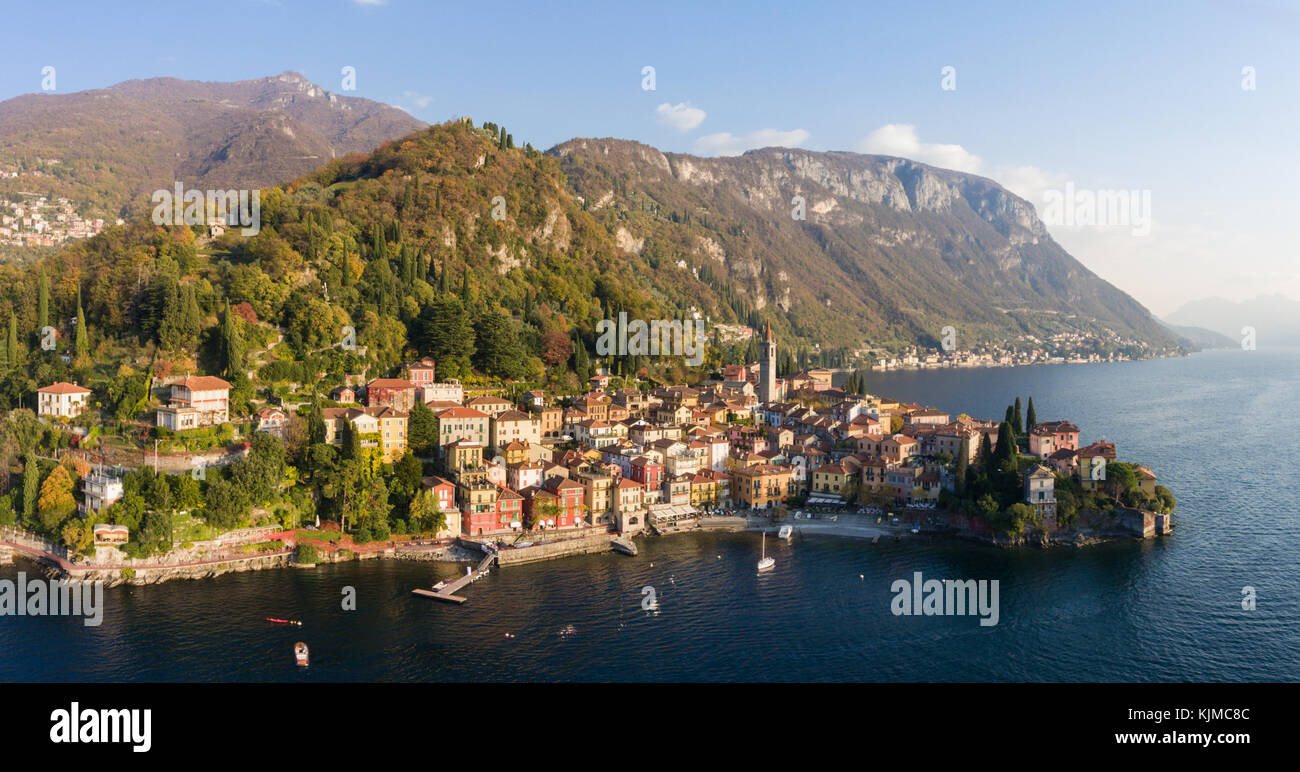 Vue panoramique de varenna. Vue aérienne avec drone. le lac de Como Banque D'Images