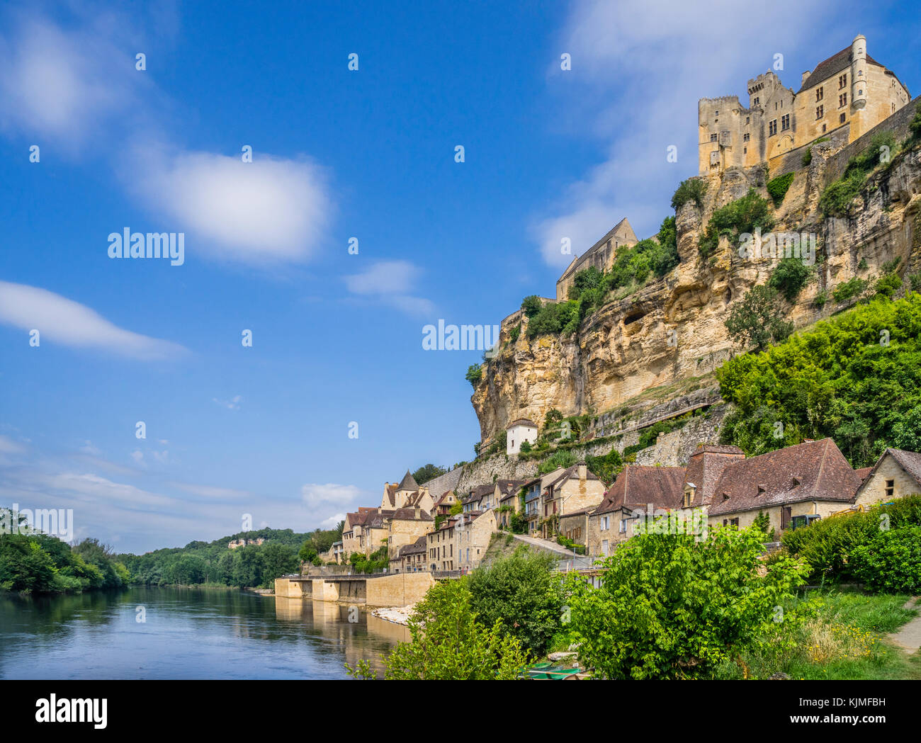 France, département de la Dordogne, Beynac-et-Cazenac, le château médiéval de Beynac qui augmente sur une falaise de calcaire au-dessus de la rivière Dordogne Banque D'Images