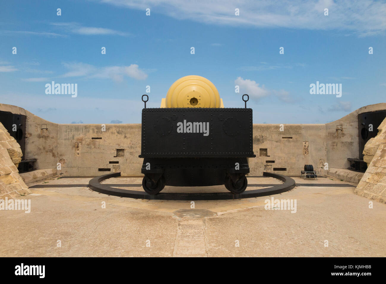 L'Armstrong 100 ton arme sur Fort Rinella, Malte. La bouche du canon de 100 tonnes de chargement est le plus grand canon à chargement frontal / batterie de tir dans le monde. (91) Banque D'Images