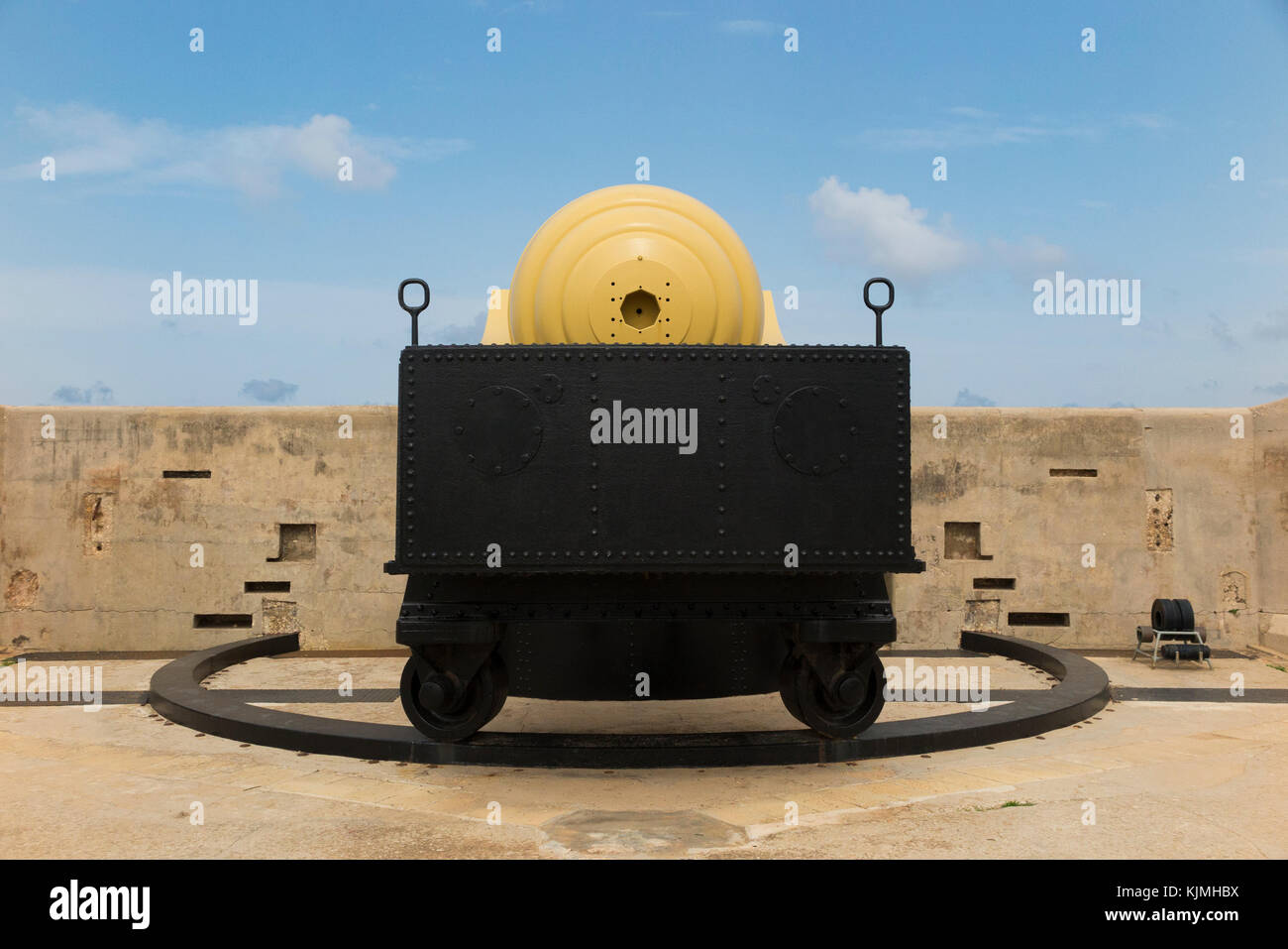 L'Armstrong 100 ton arme sur Fort Rinella, Malte. La bouche du canon de 100 tonnes de chargement est le plus grand canon à chargement frontal / batterie de tir dans le monde. (91) Banque D'Images