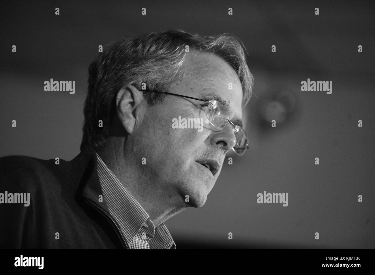 HIAWATHA, IA - 31 JANVIER : le candidat républicain à la présidence, Jeb Bush, s'est exprimé lors d'une campagne à son bureau local le 31 janvier 2016 à Hiawatha, Iowa. Les Caucus de l'Iowa démocrate et républicain, la première étape de la nomination d'un candidat présidentiel de chaque parti, auront lieu le 1er février : JEB Bush Banque D'Images