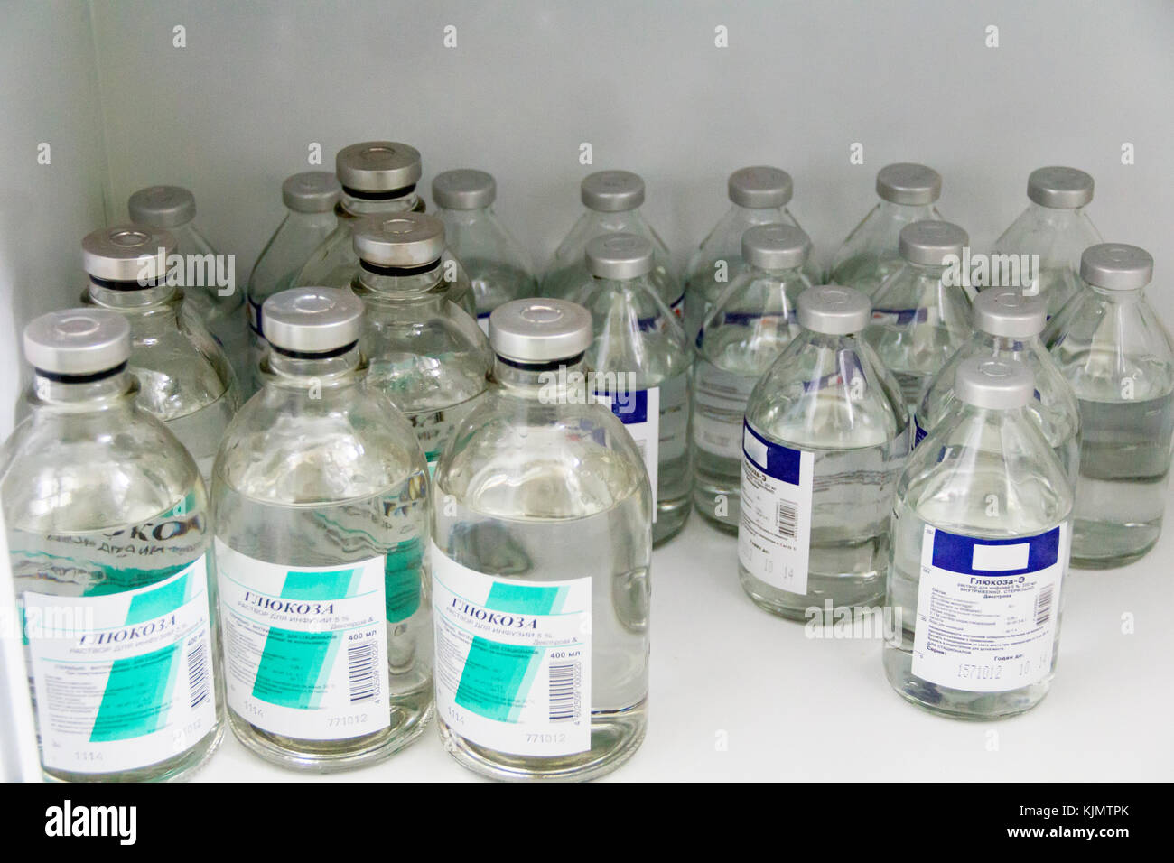 Photo de glucose dans des flacons de solution médicale Banque D'Images