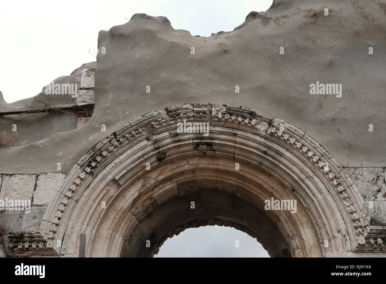 Ruine de la Synagogue Tiferet Israel qui était l'une des plus remarquables synagogues de la vieille ville de Jérusalem au cours des xixe et xxe siècles. Il a été détruit par la Légion arabe pendant la guerre israélo-arabe de 1948 et laissé en ruines par le gouvernement israélien après la récupération de la vieille ville lors de la guerre de 1967. Situé dans le quartier juif de Jérusalem-Est de la vieille ville Banque D'Images