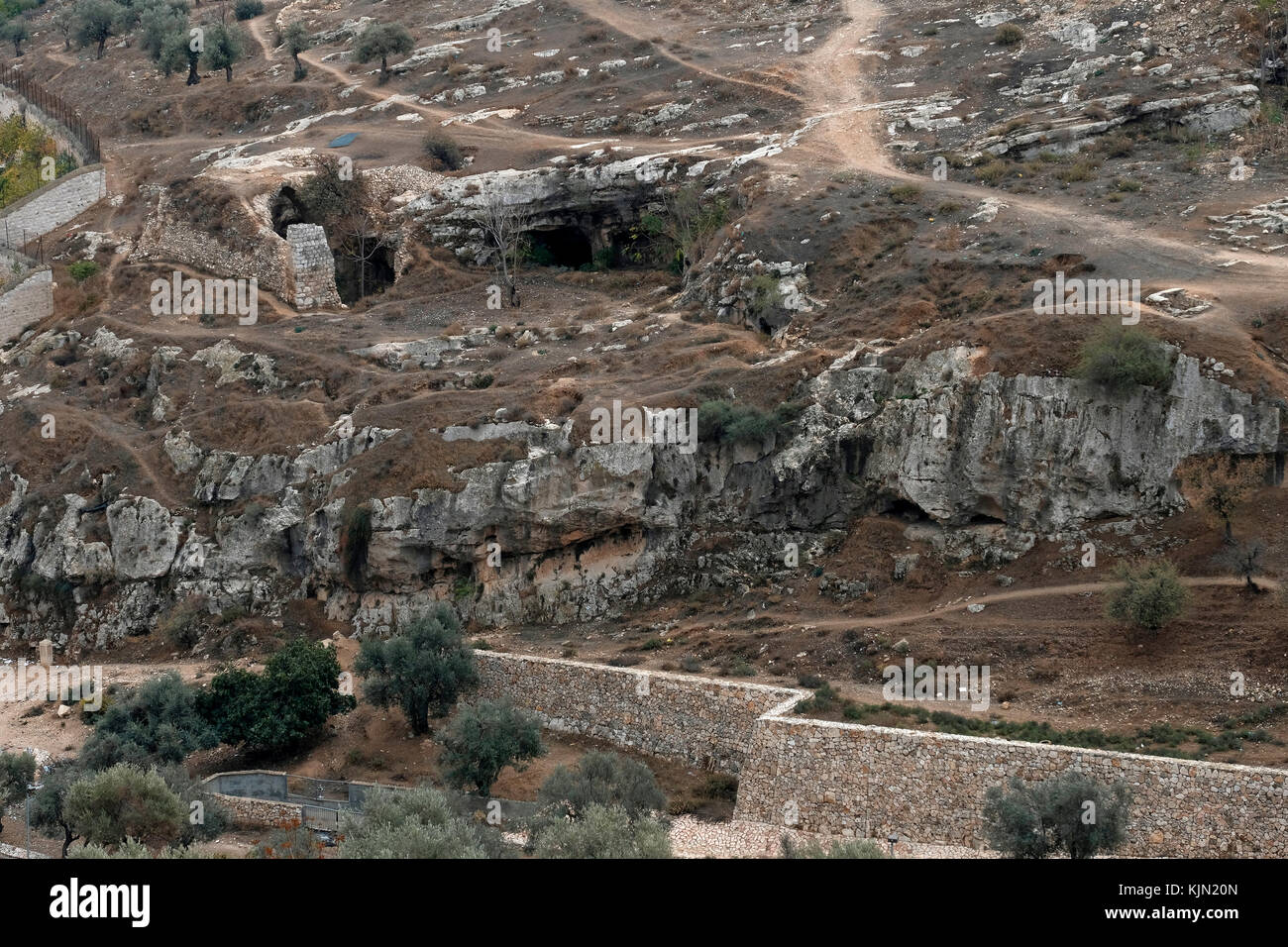 Vue sur vallée du Hinnom le nom moderne de la Géhenne biblique ou Gehinnom valley vu depuis le mont Sion à Jérusalem, Israël Banque D'Images