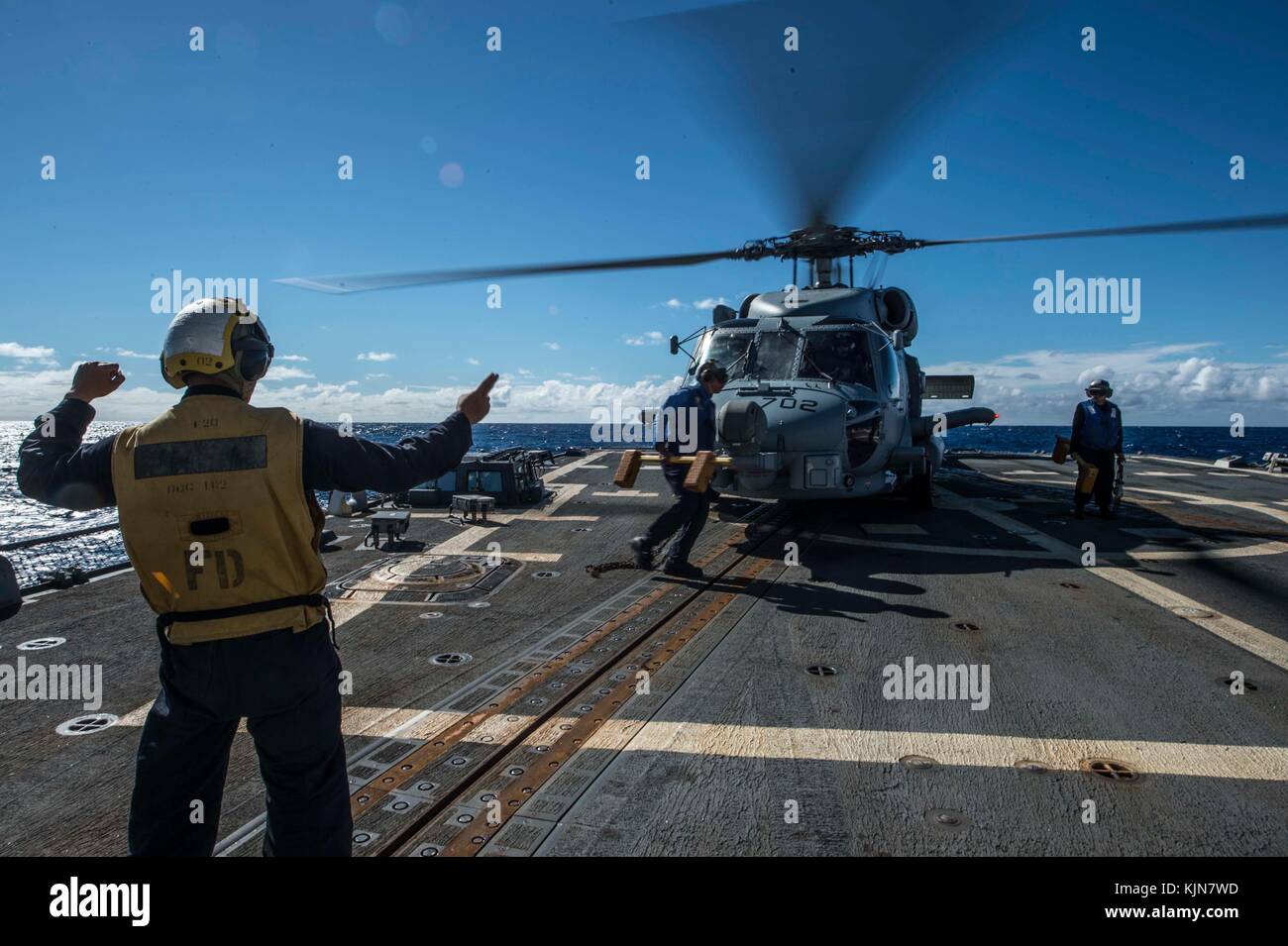 Une signalisation Sea Hawk MH-60R, affecté à l'Battlecats Banque D'Images