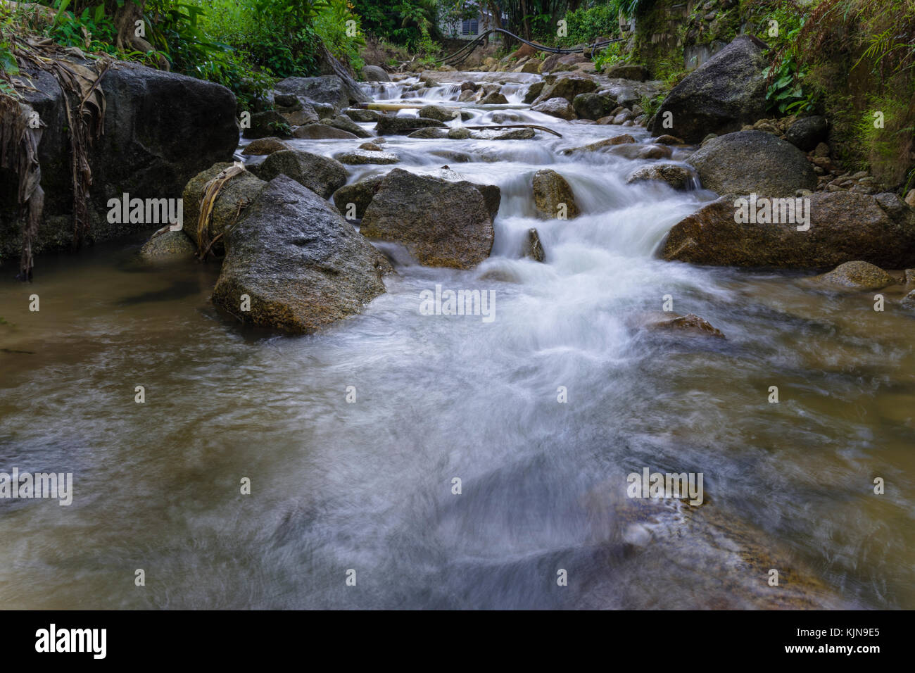 L'obturation lente de la rivière Batu kurau, taiping, Perak, Malaisie Banque D'Images