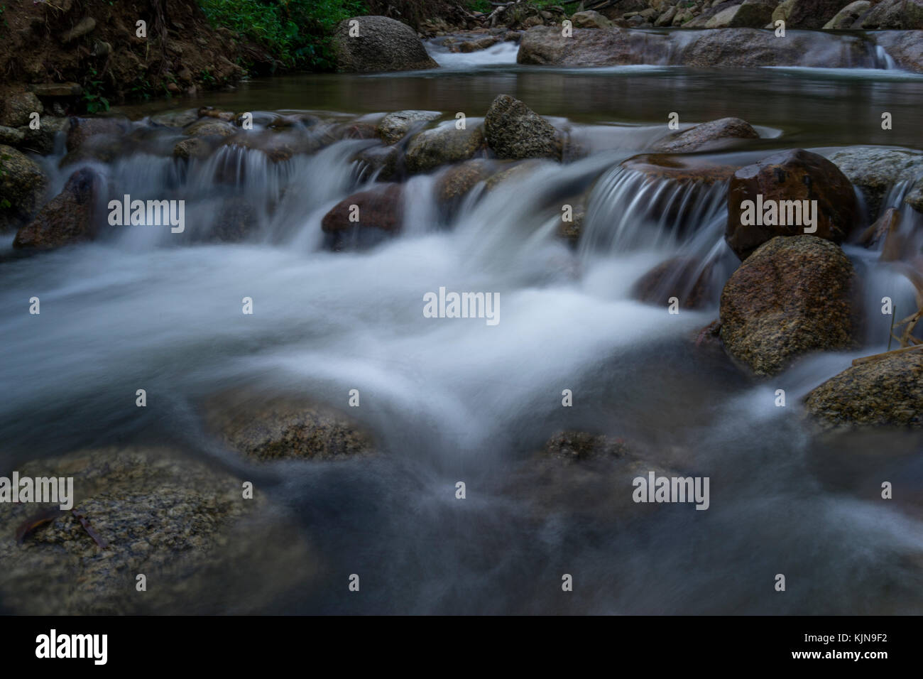 L'obturation lente de la rivière Batu kurau, taiping, Perak, Malaisie Banque D'Images
